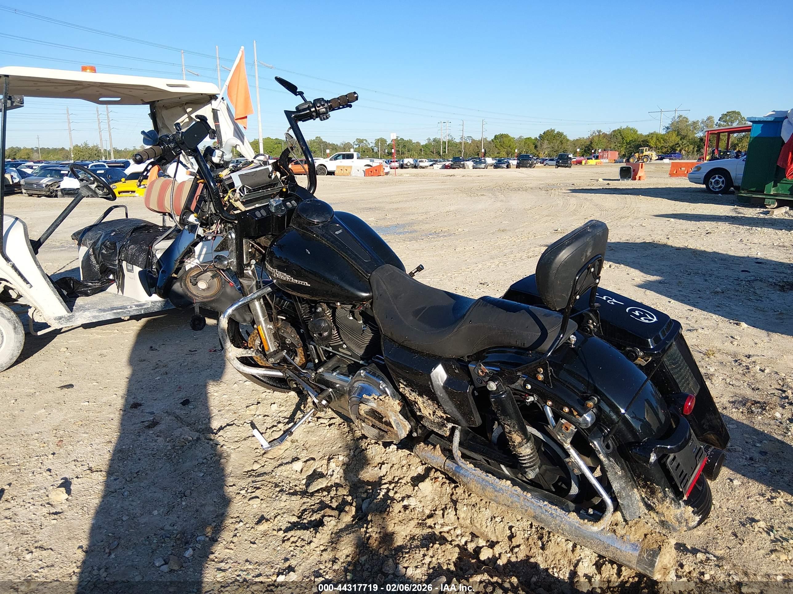 HARLEY-DAVIDSON FLHX image 3