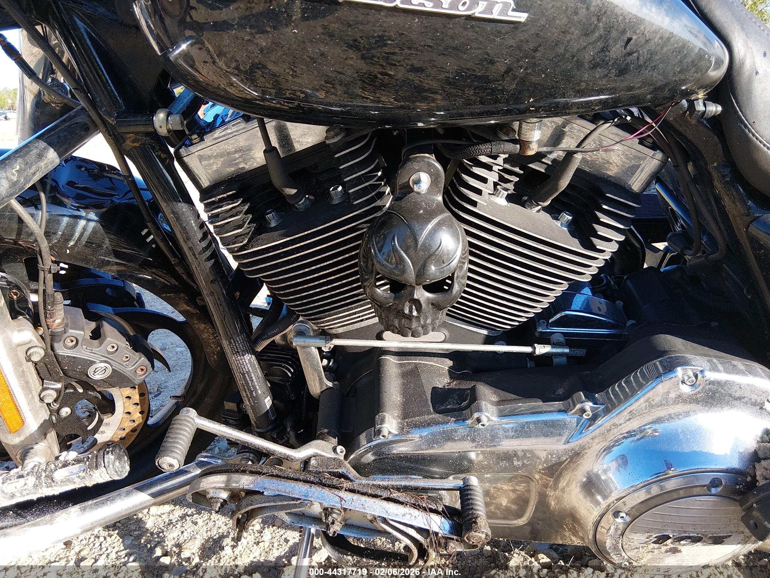 HARLEY-DAVIDSON FLHX image 9