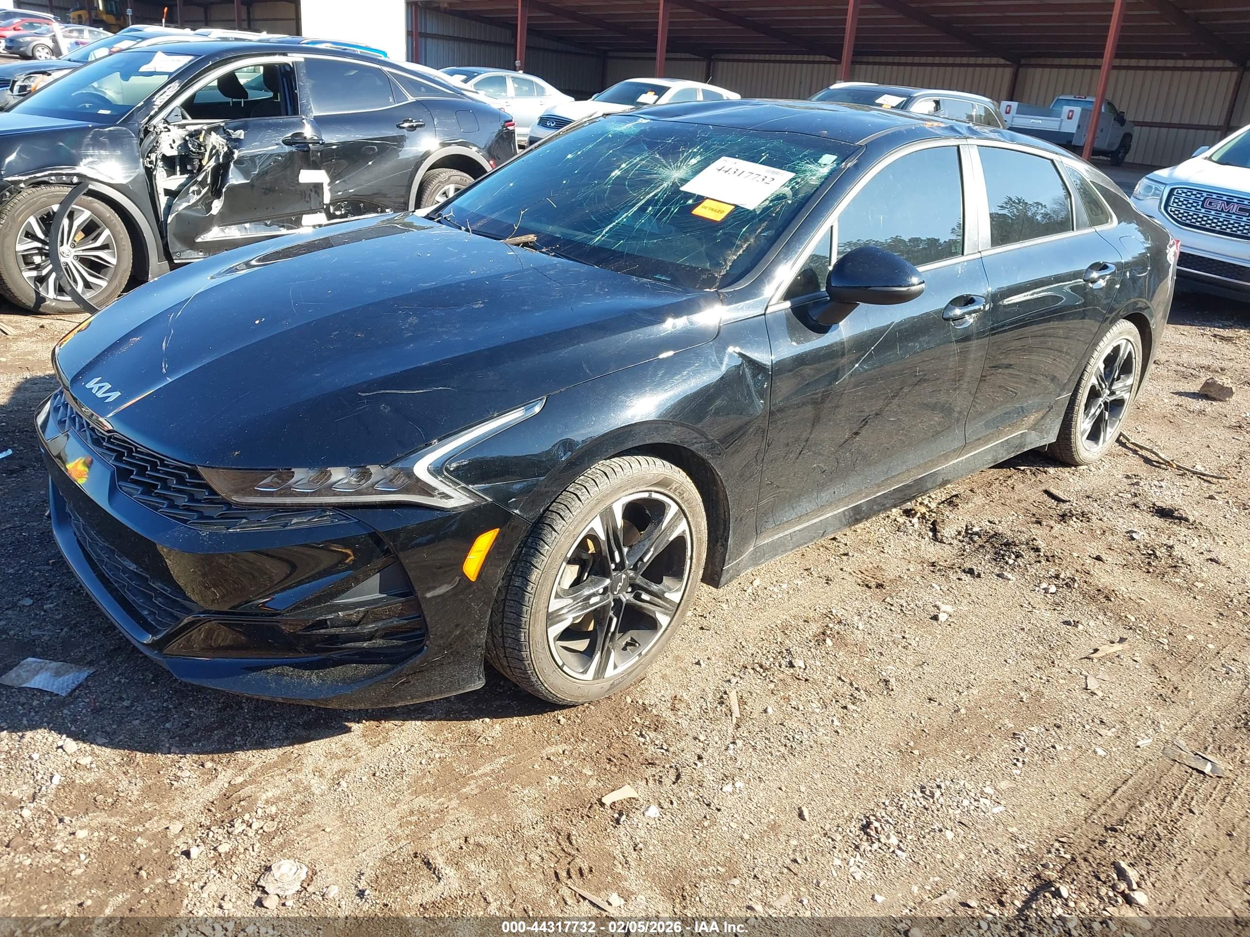 KIA K5 image 2