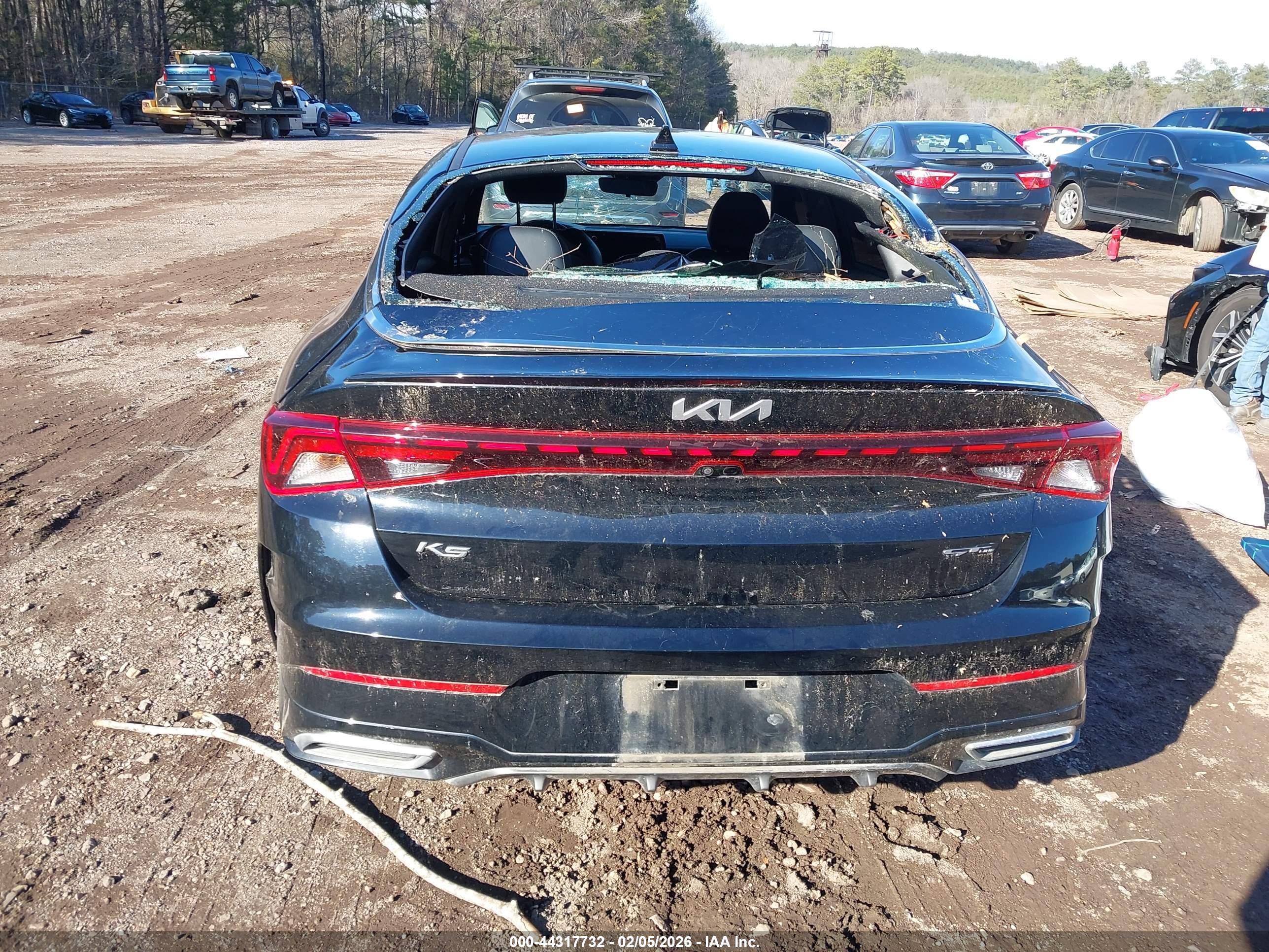 KIA K5 image 6