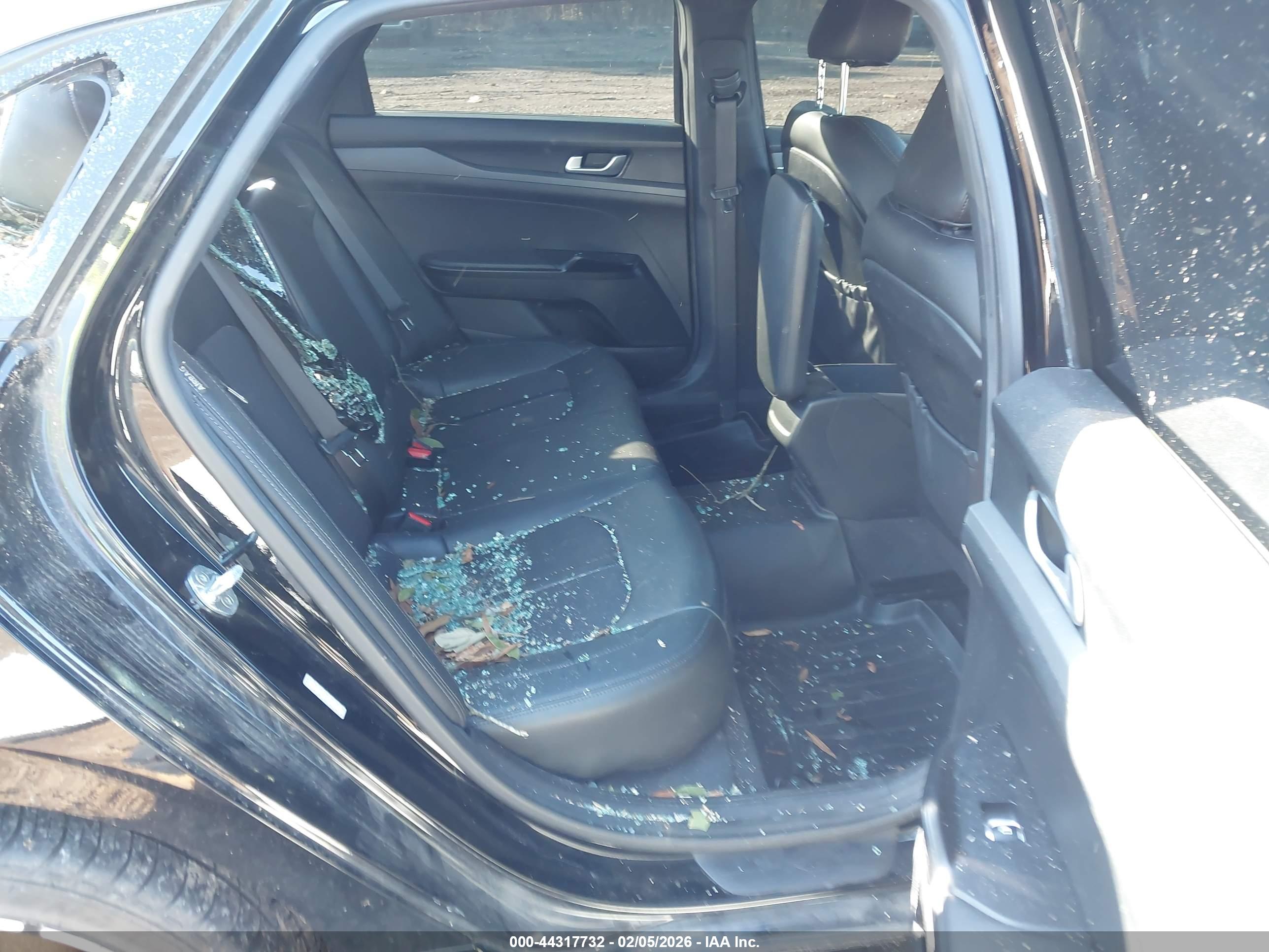 KIA K5 image 8