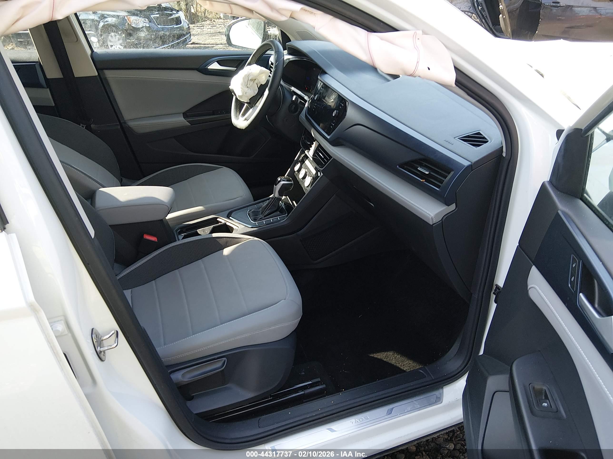 VOLKSWAGEN TAOS image 5