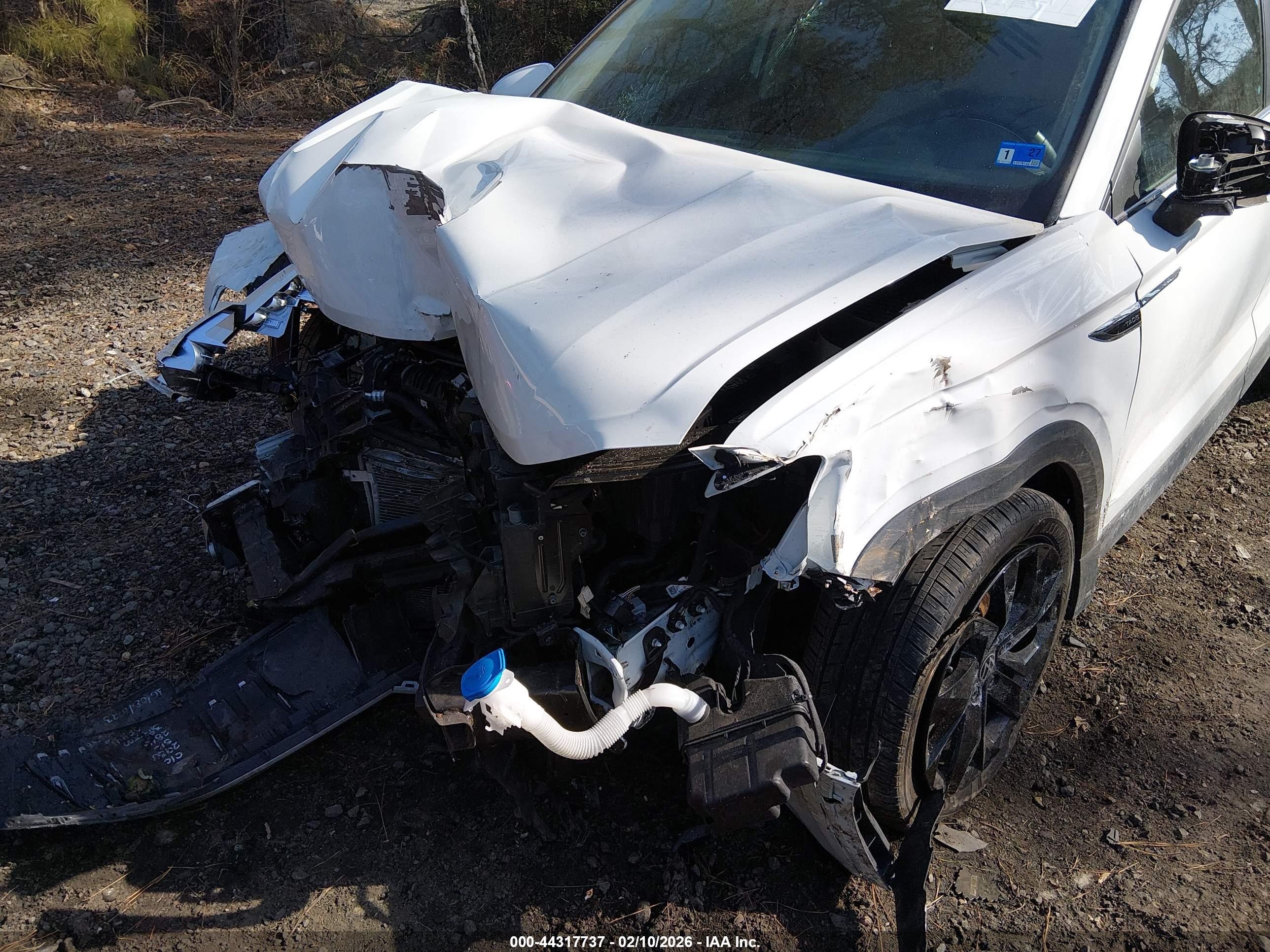VOLKSWAGEN TAOS image 6