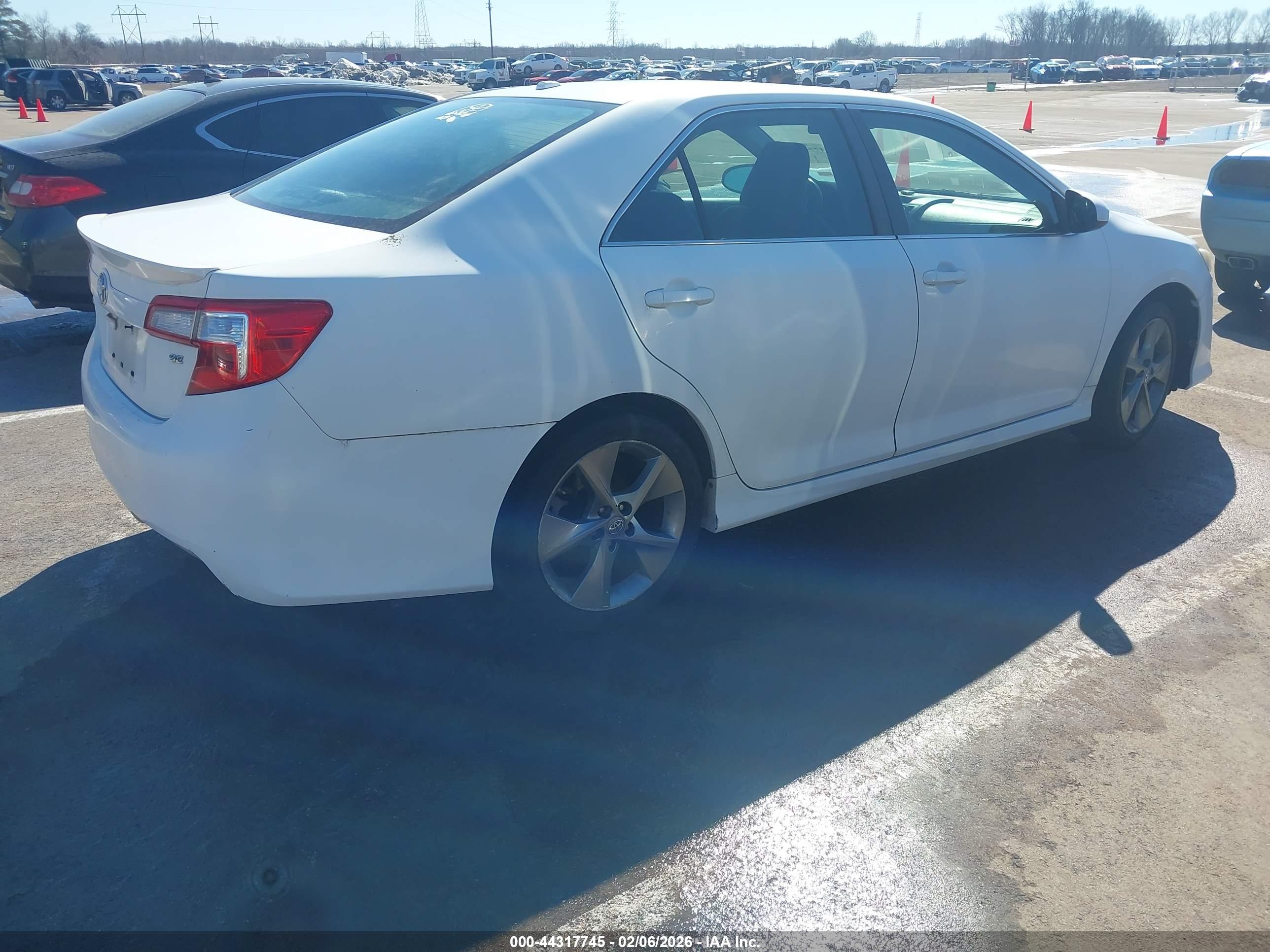 TOYOTA CAMRY image 4