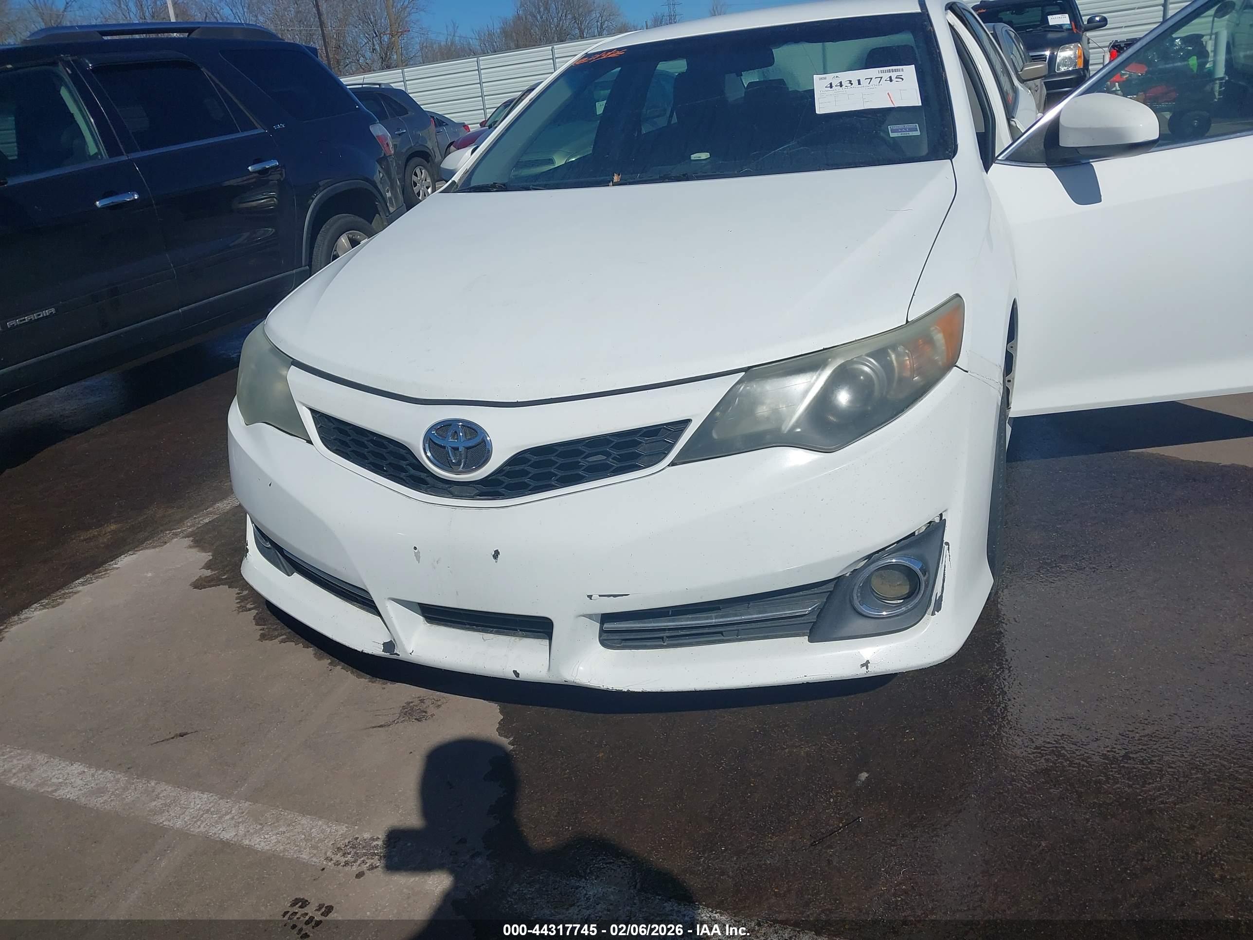 TOYOTA CAMRY image 6