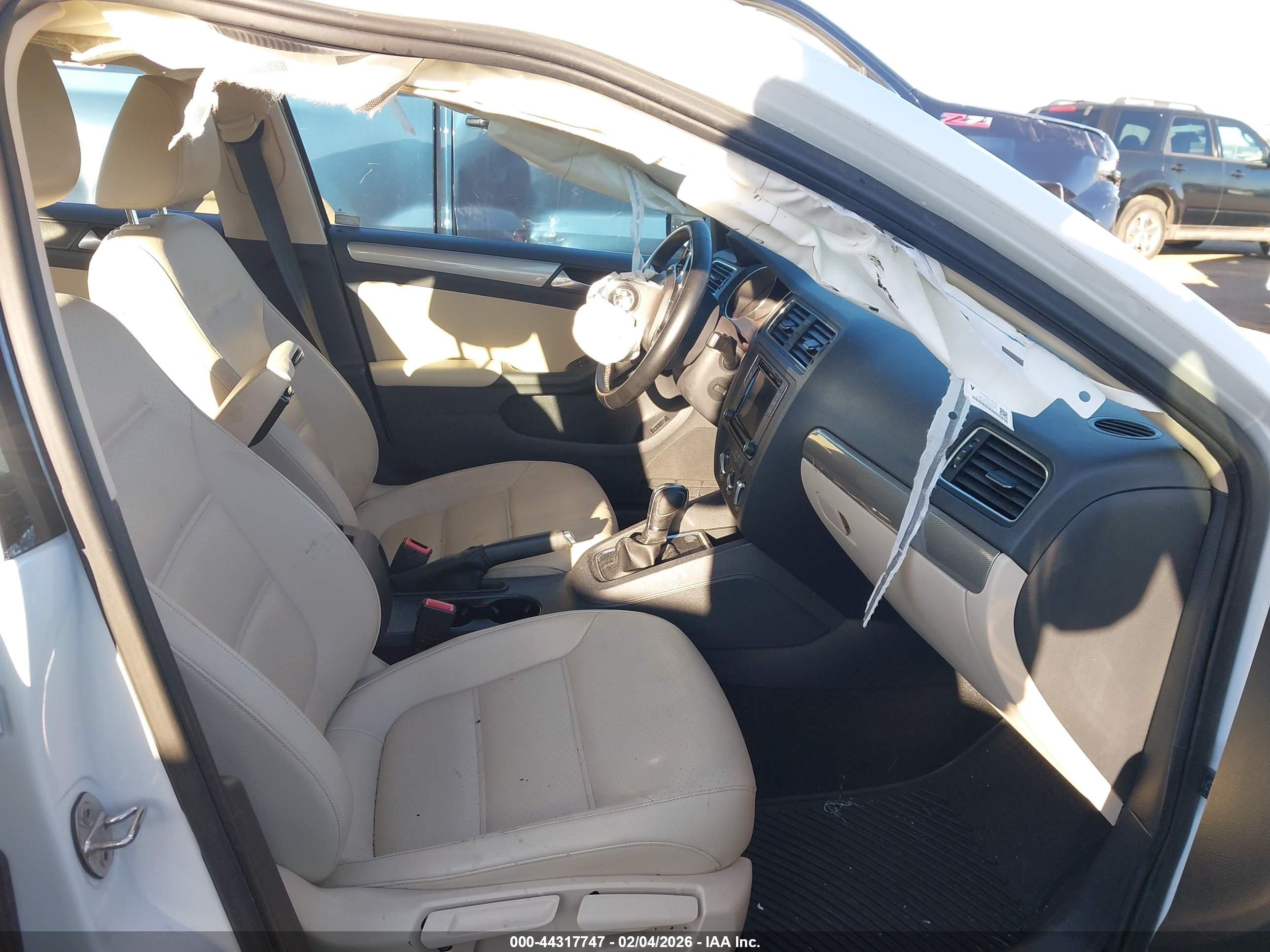 VOLKSWAGEN JETTA image 5