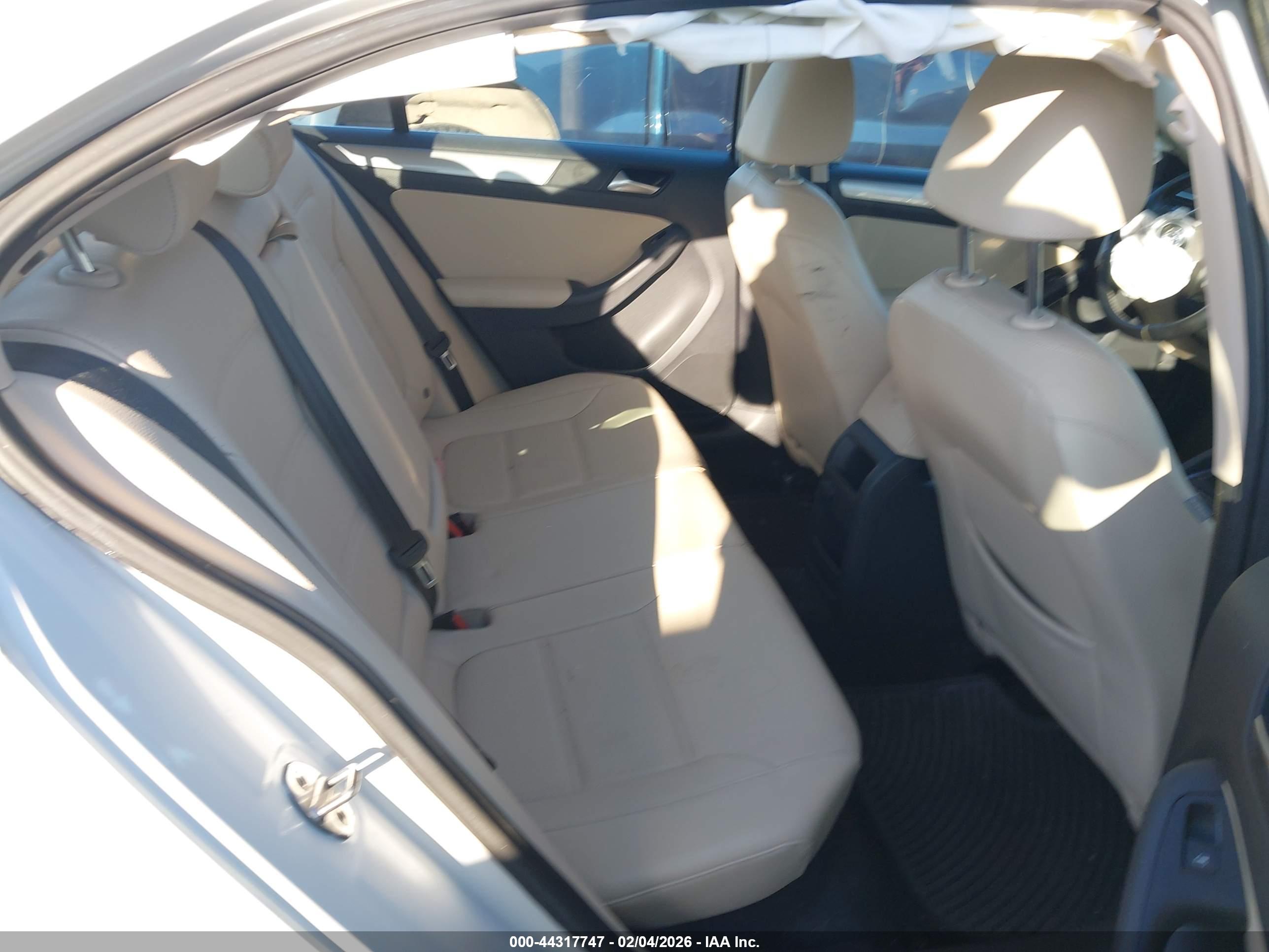 VOLKSWAGEN JETTA image 8