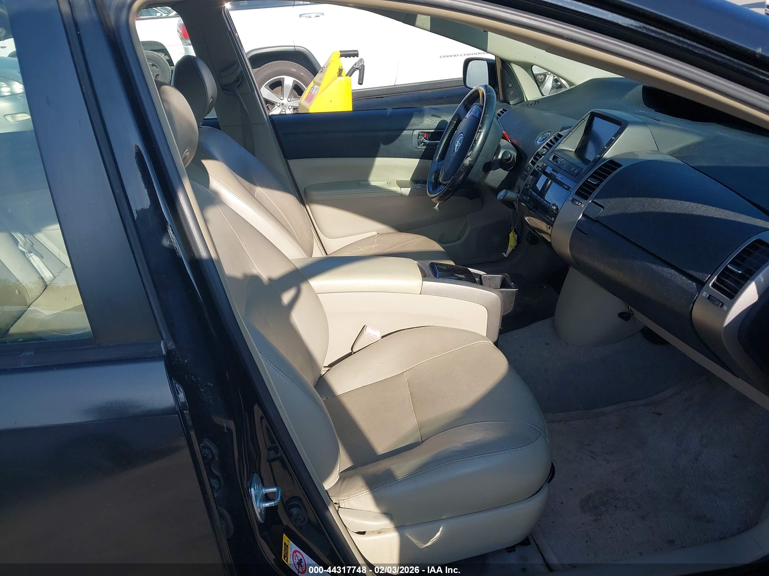 TOYOTA PRIUS image 5