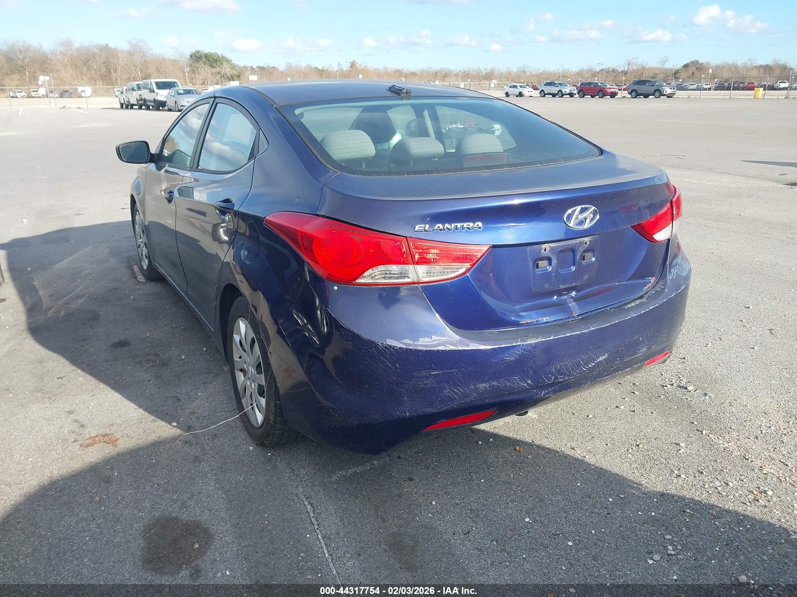 HYUNDAI ELANTRA image 3