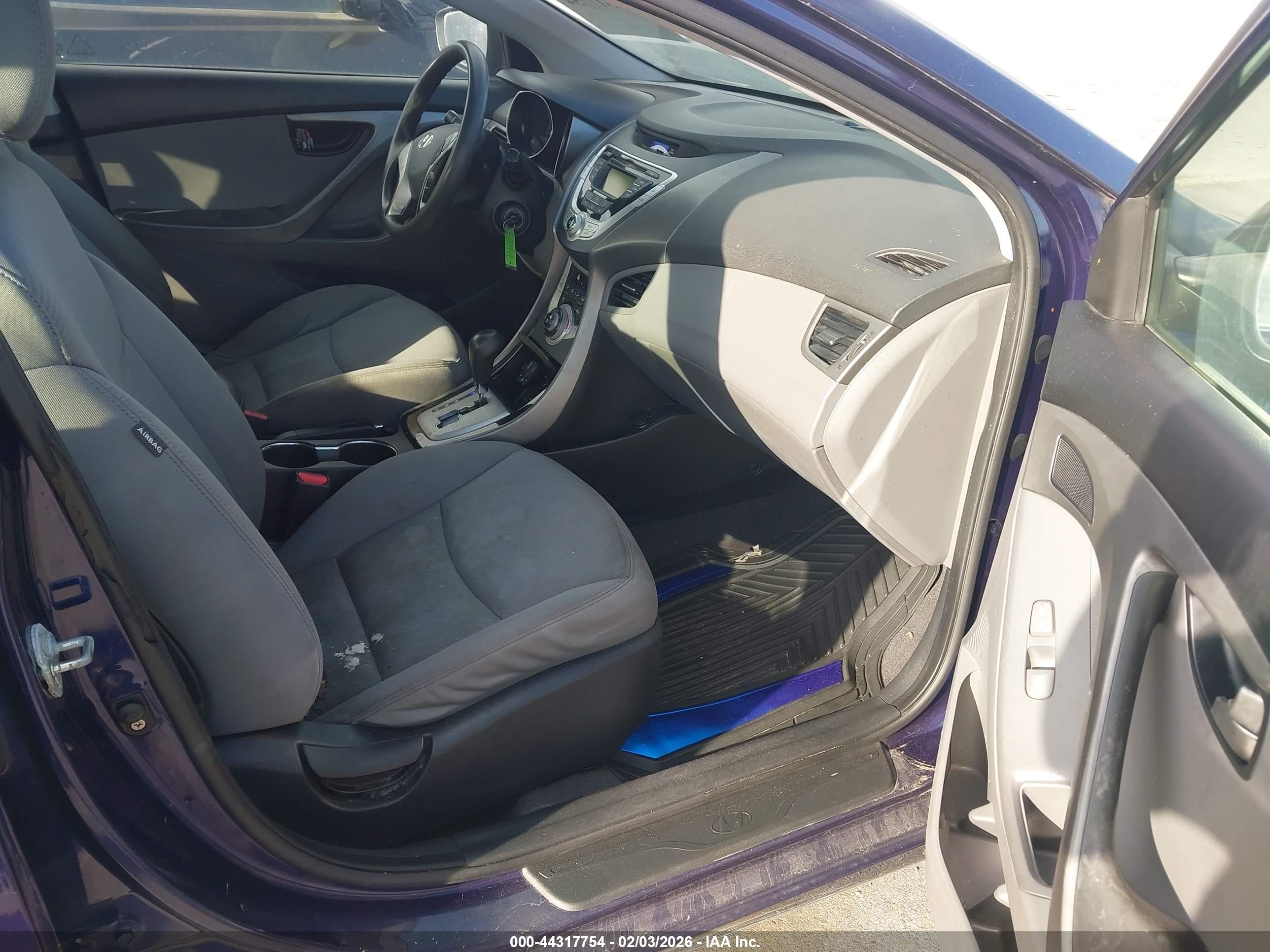 HYUNDAI ELANTRA image 5