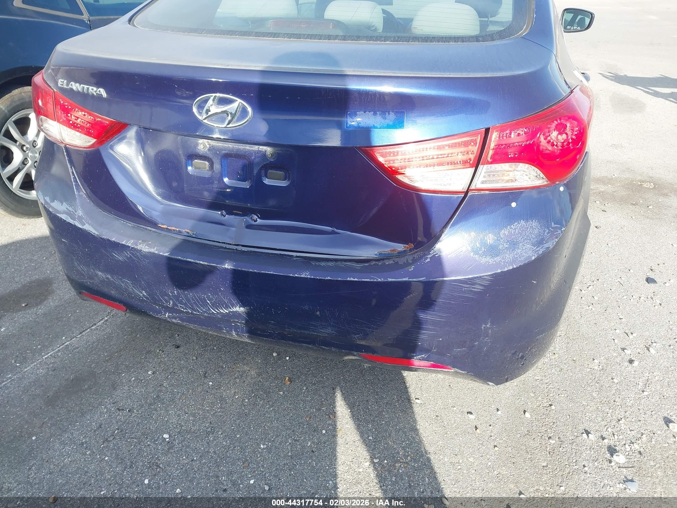 HYUNDAI ELANTRA image 6