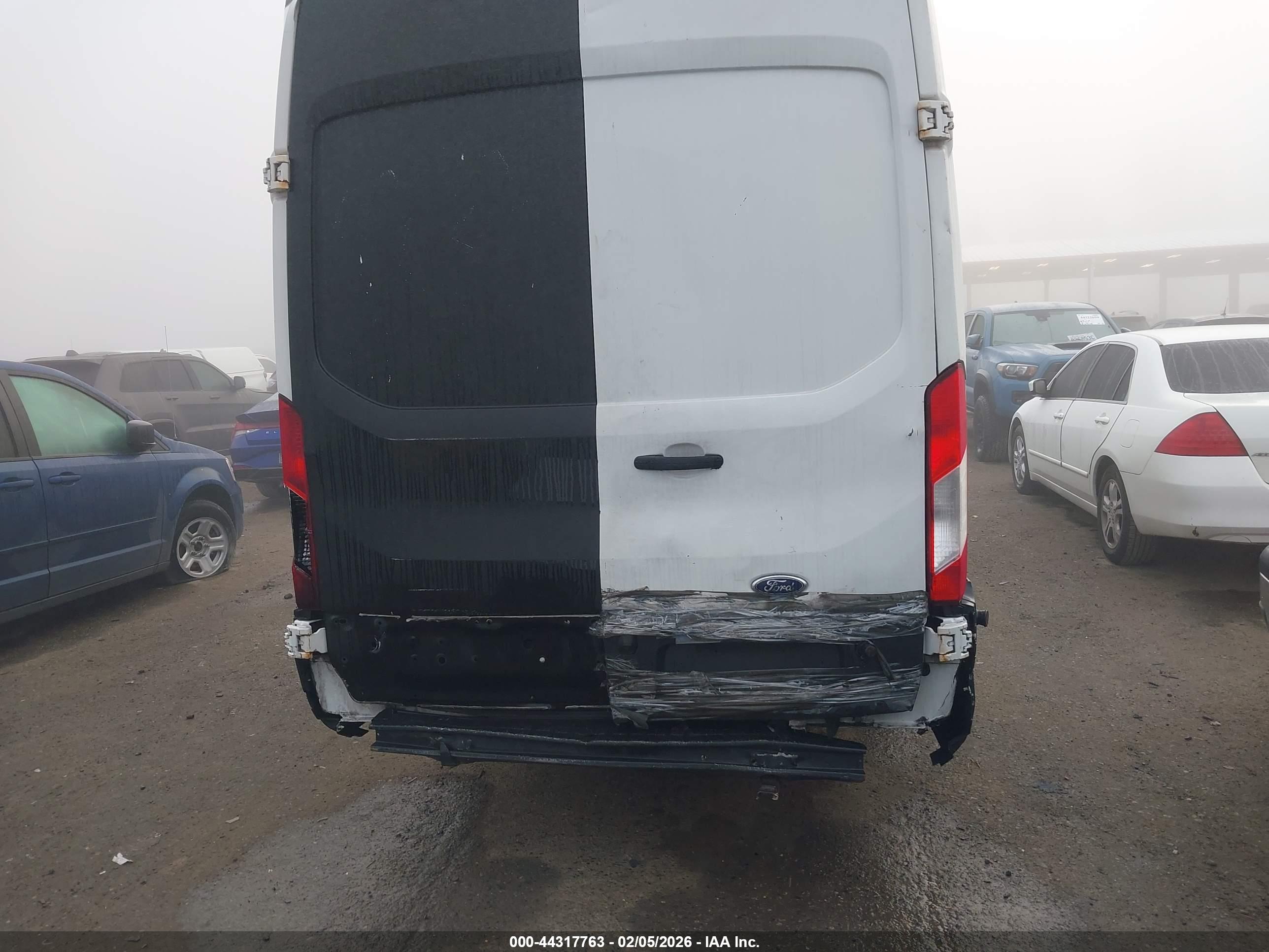 FORD TRANSIT-250 image 6