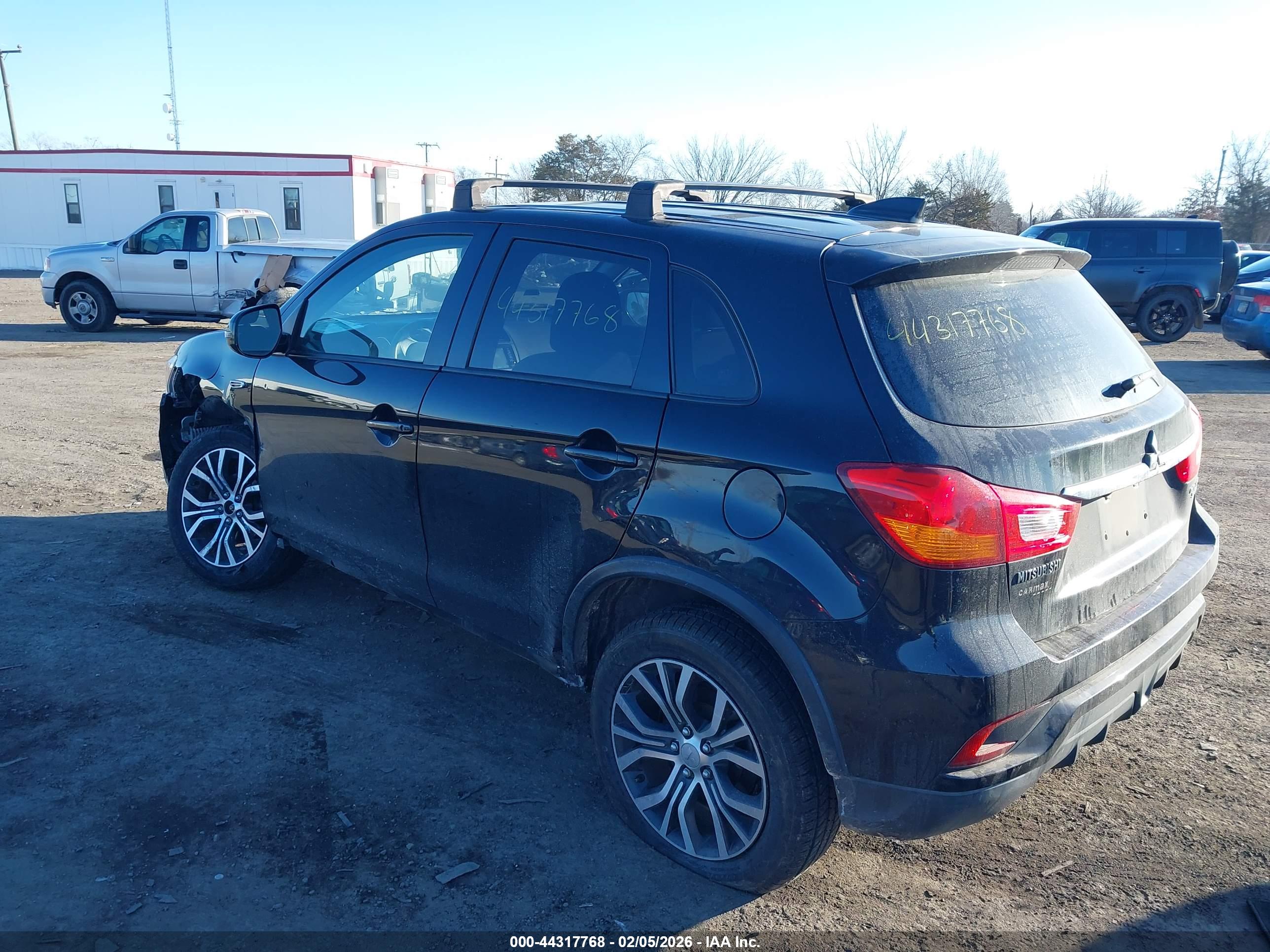 MITSUBISHI OUTLANDER image 3