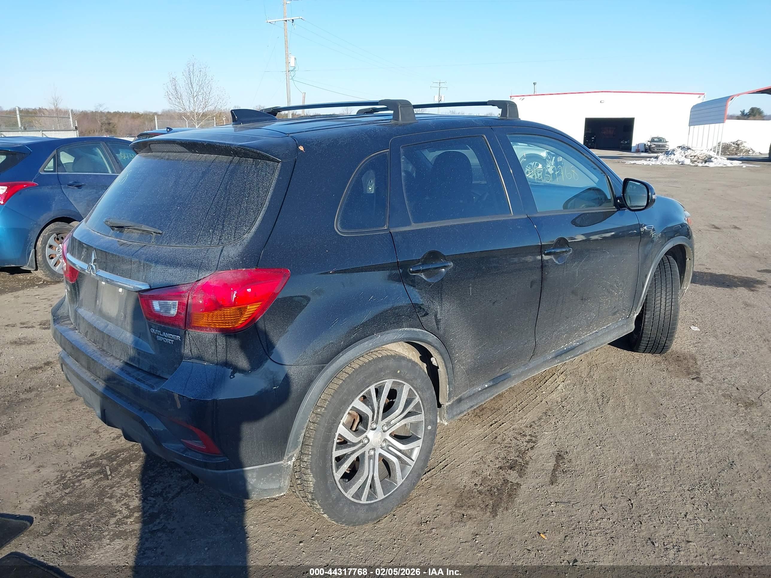MITSUBISHI OUTLANDER image 4