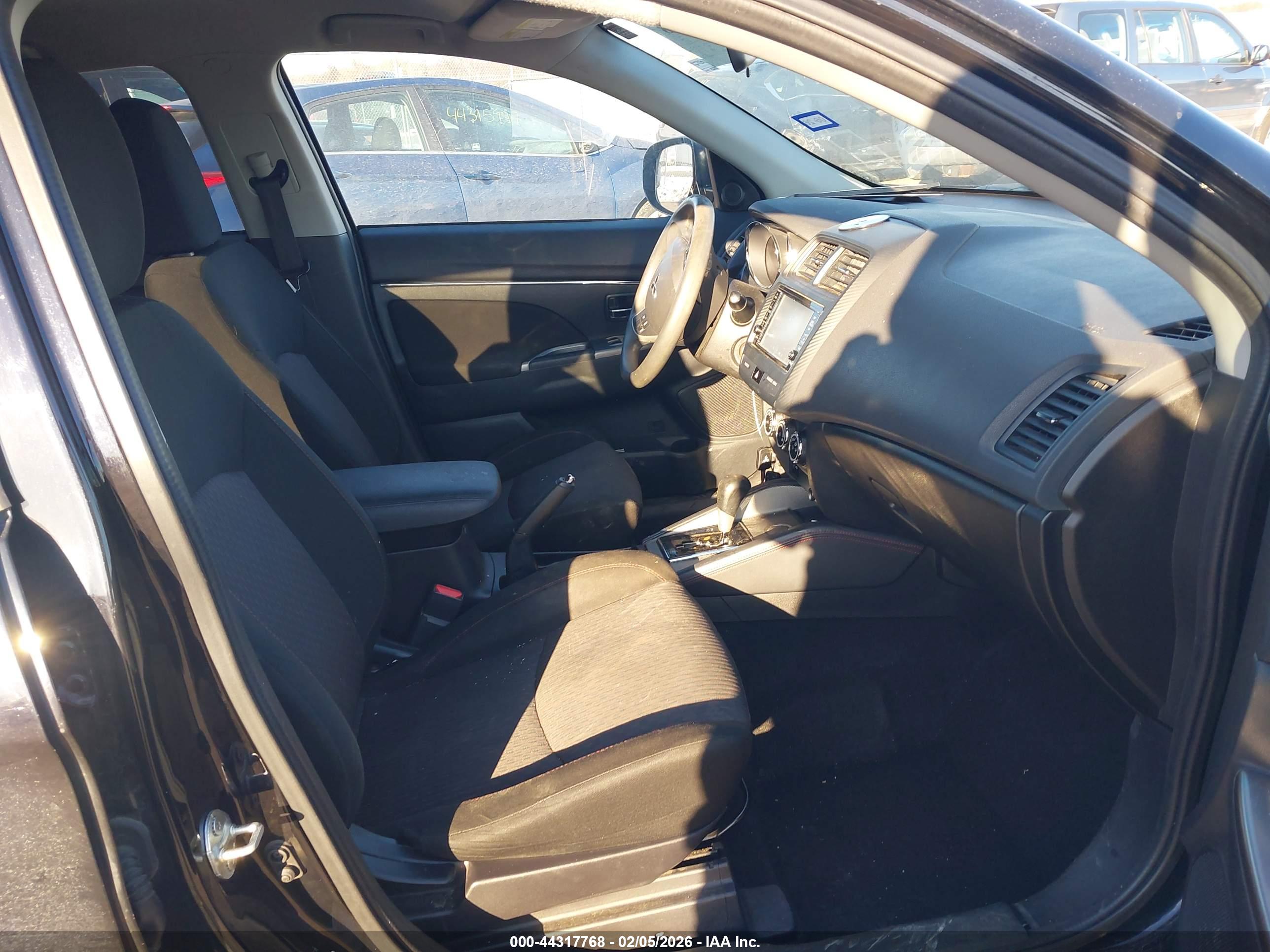 MITSUBISHI OUTLANDER image 5