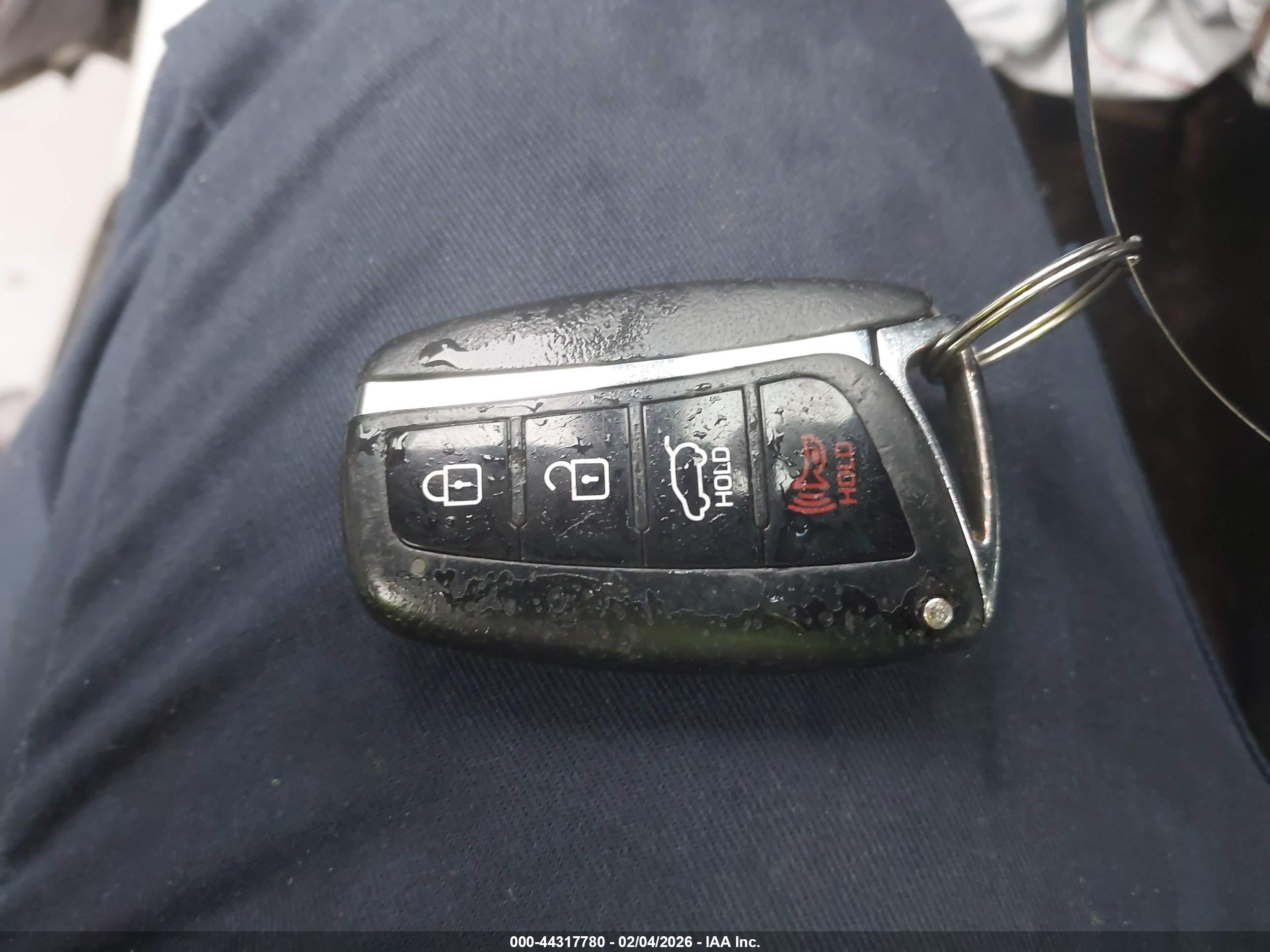 HYUNDAI SANTA image 11