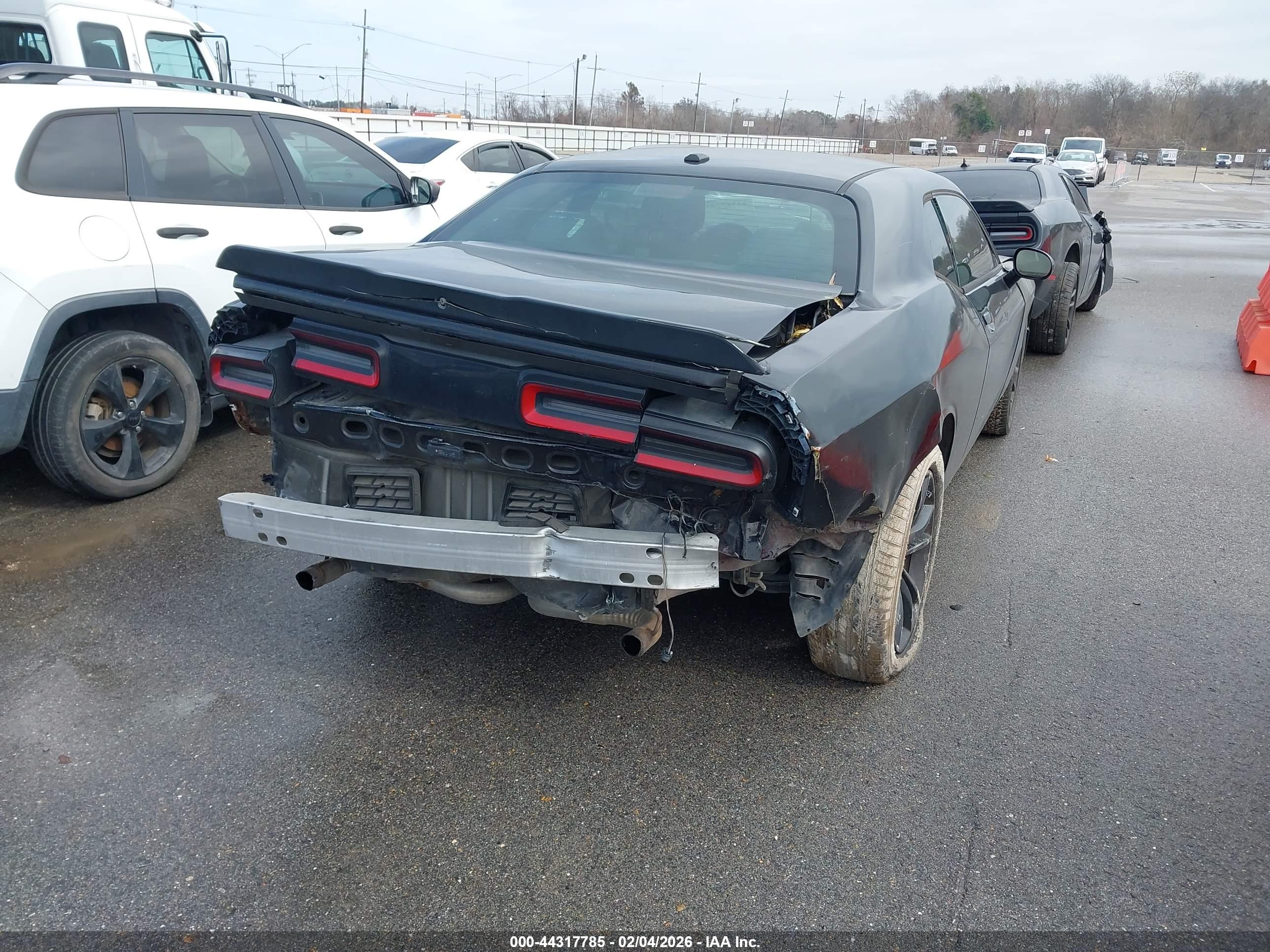 DODGE CHALLENGER image 4