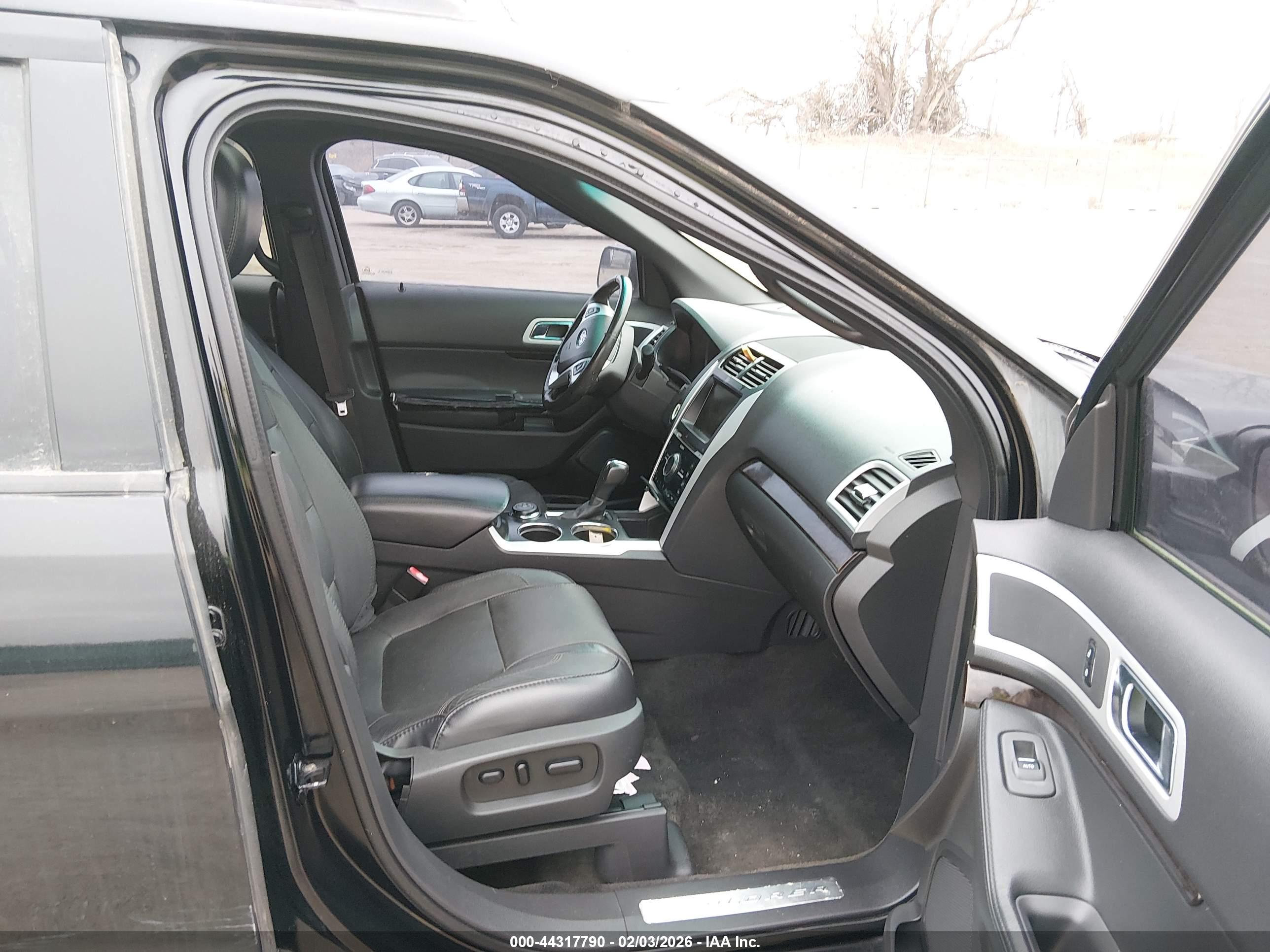 FORD EXPLORER image 5