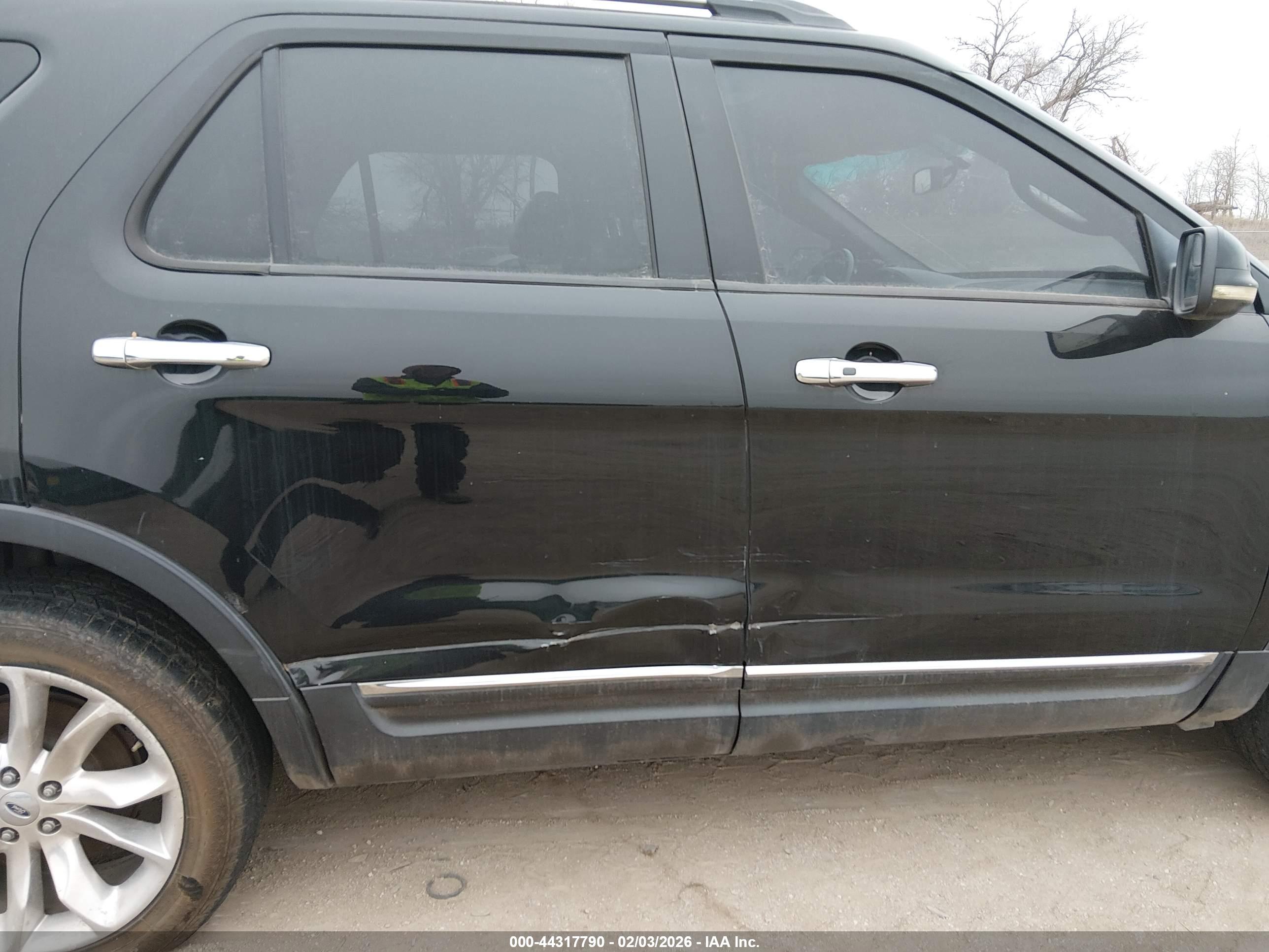 FORD EXPLORER image 6