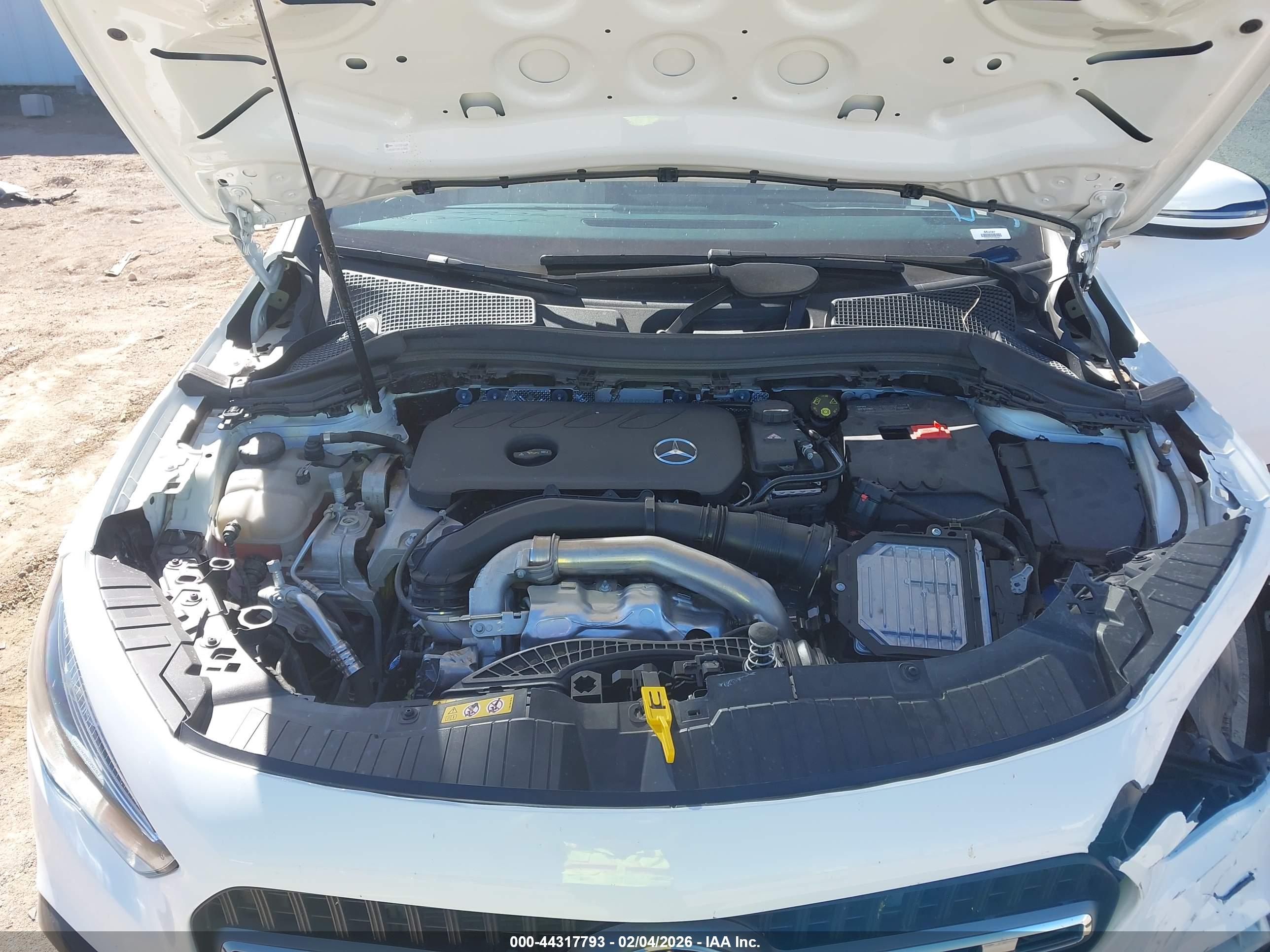 MERCEDES-BENZ GLA image 10