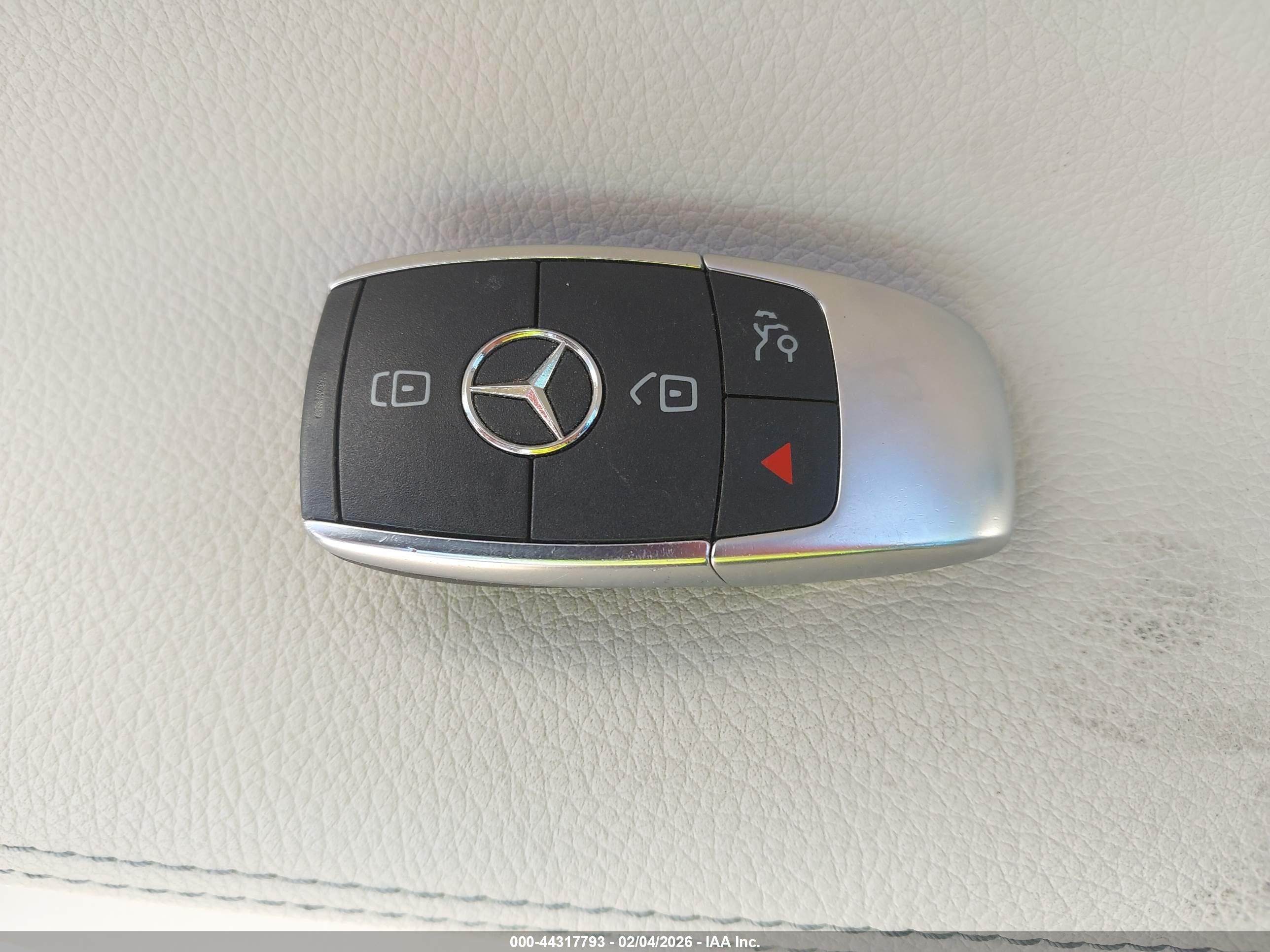 MERCEDES-BENZ GLA image 11
