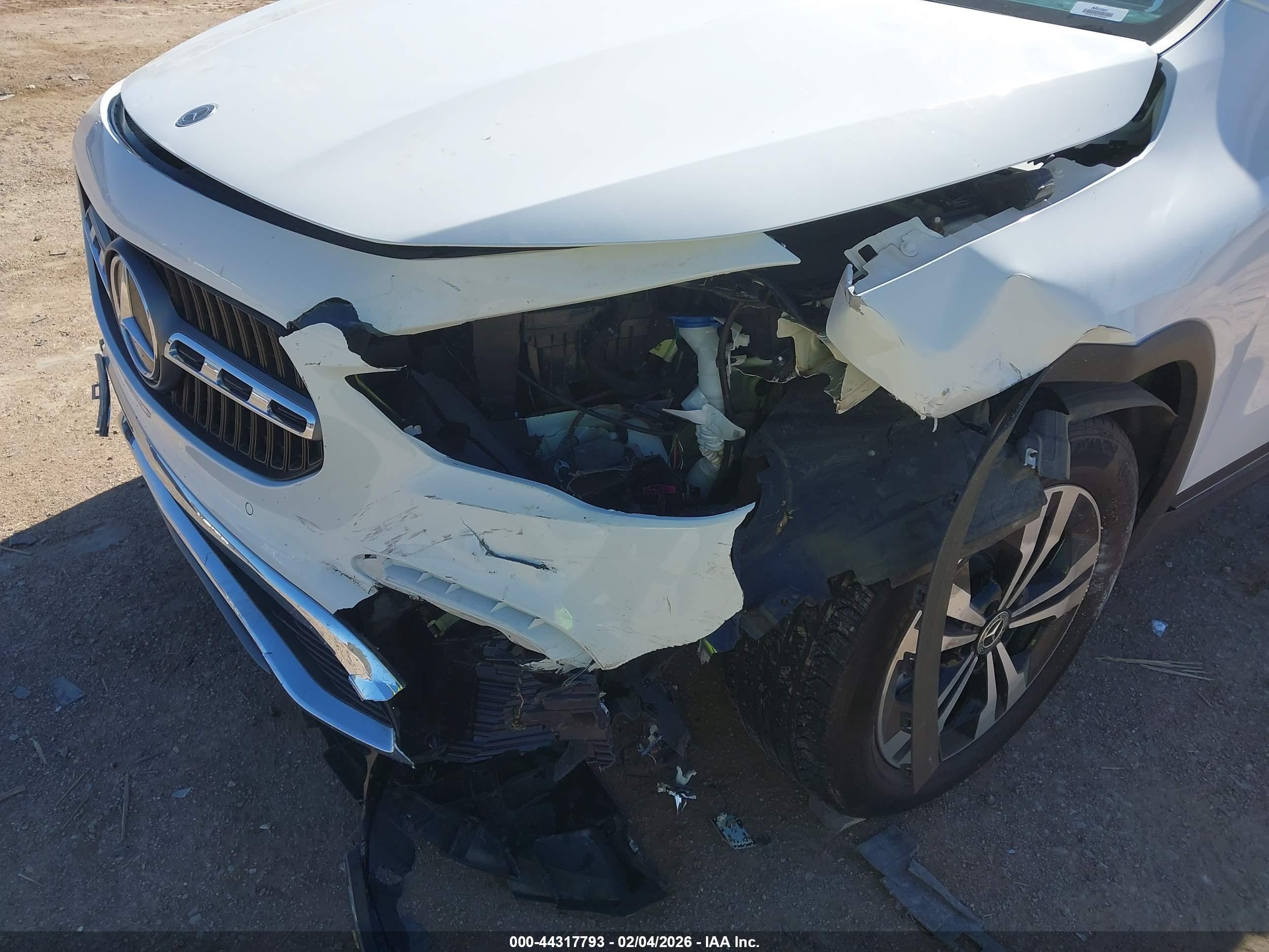 MERCEDES-BENZ GLA image 6