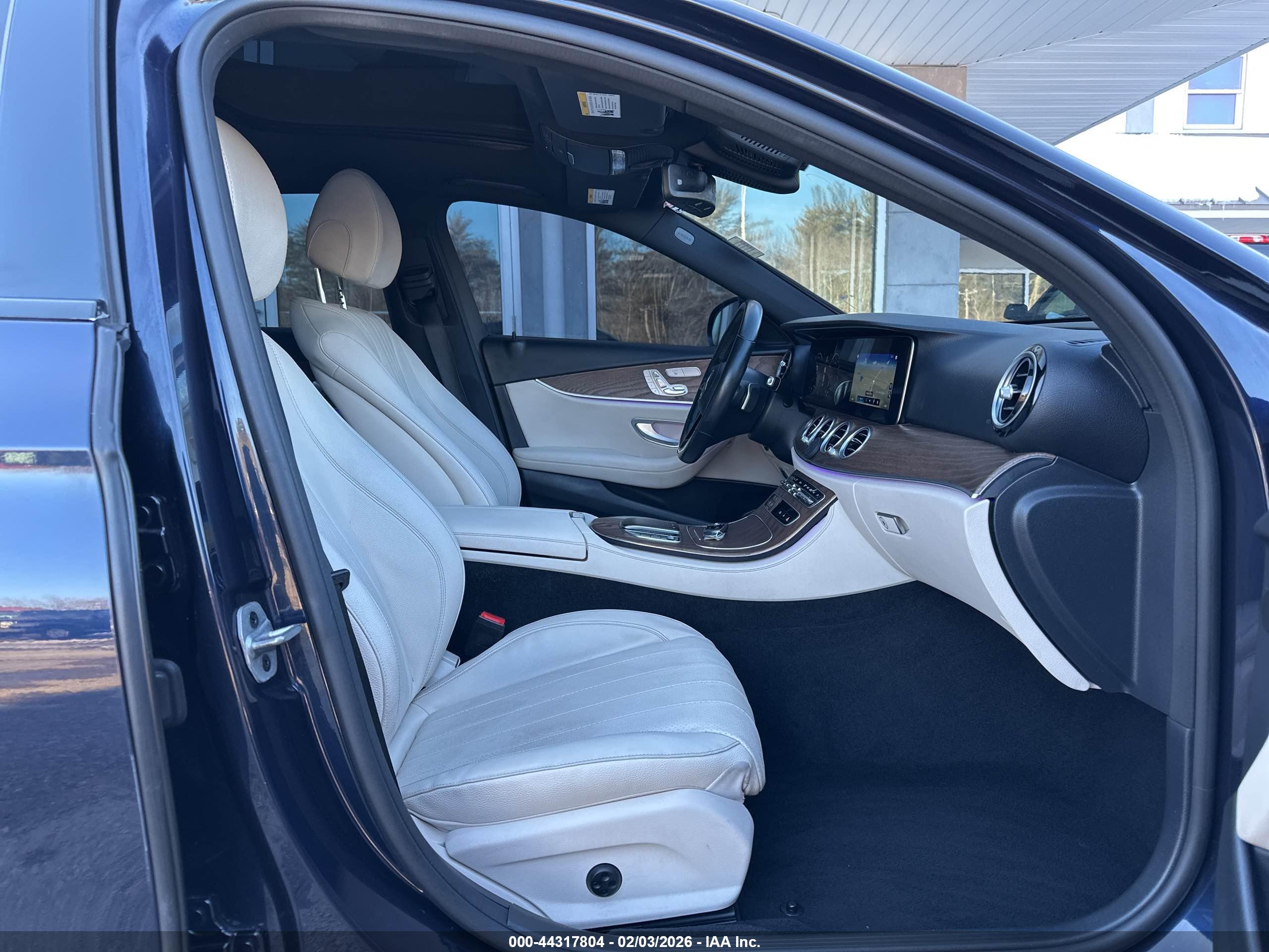 MERCEDES-BENZ E image 5