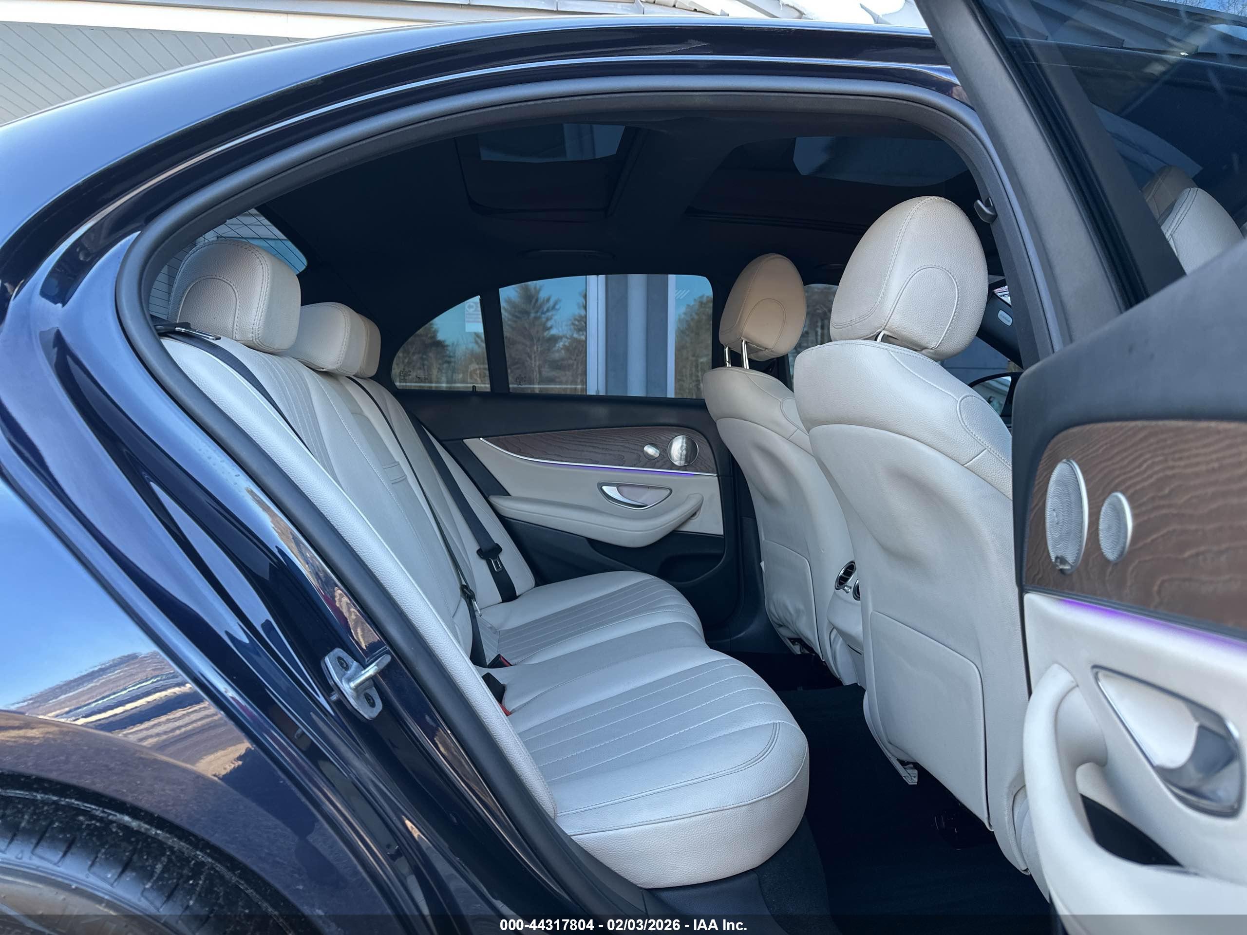 MERCEDES-BENZ E image 8