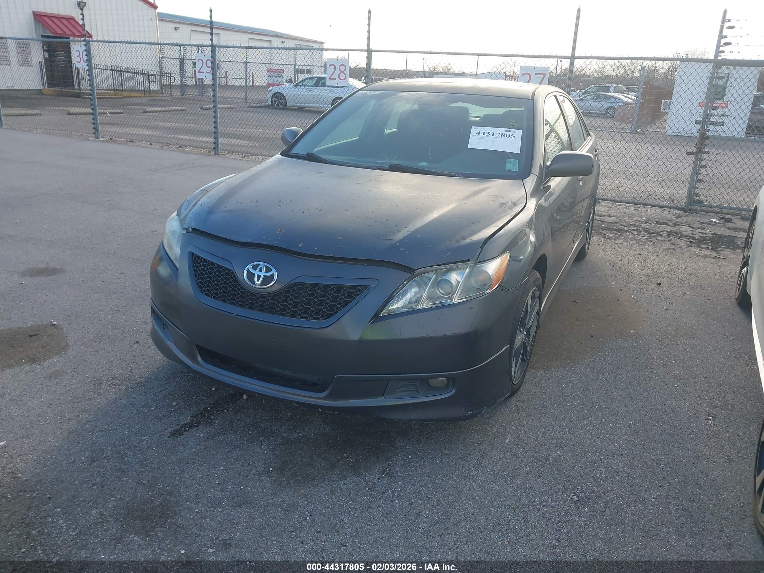 TOYOTA CAMRY image 2