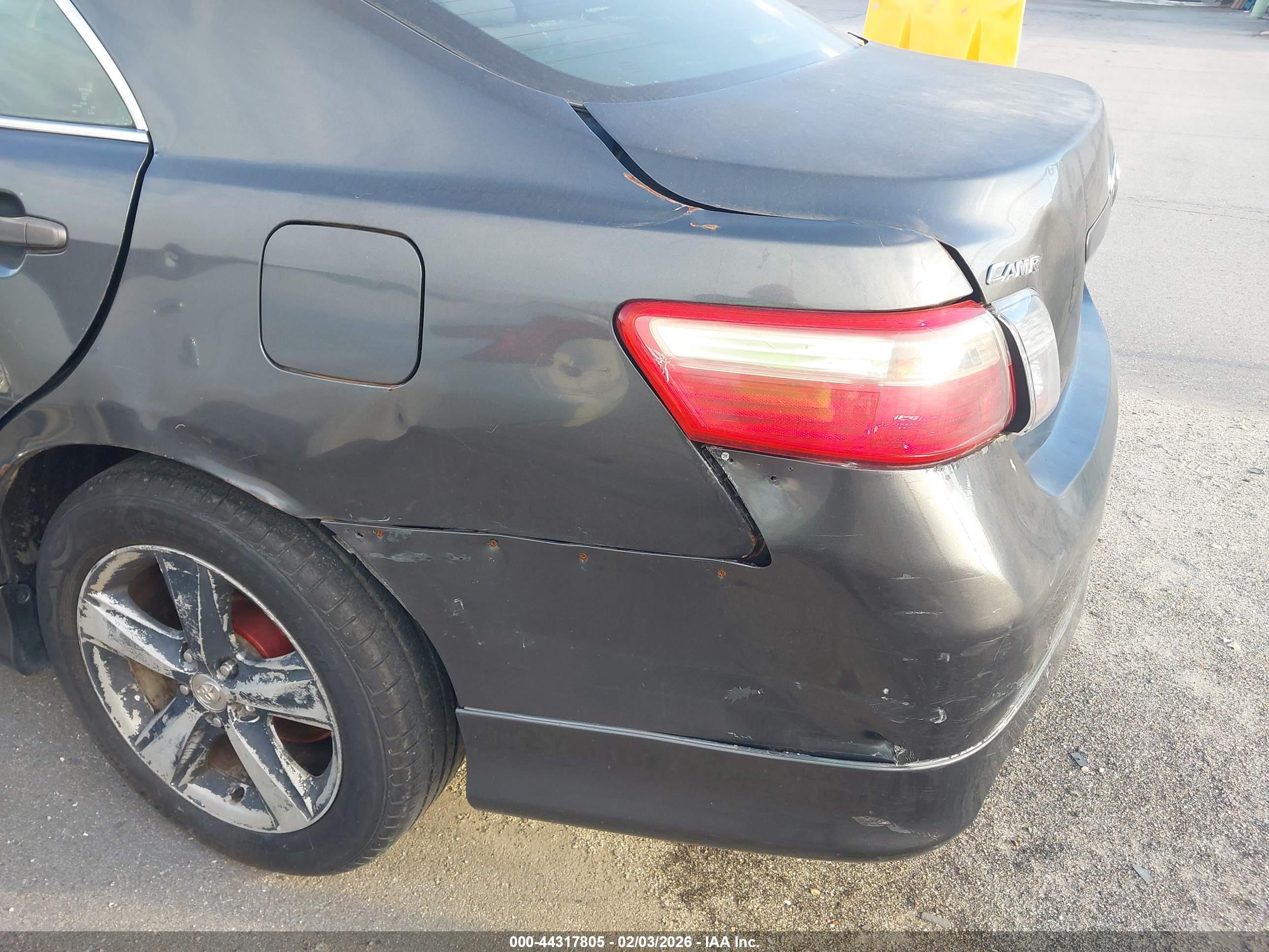 TOYOTA CAMRY image 6