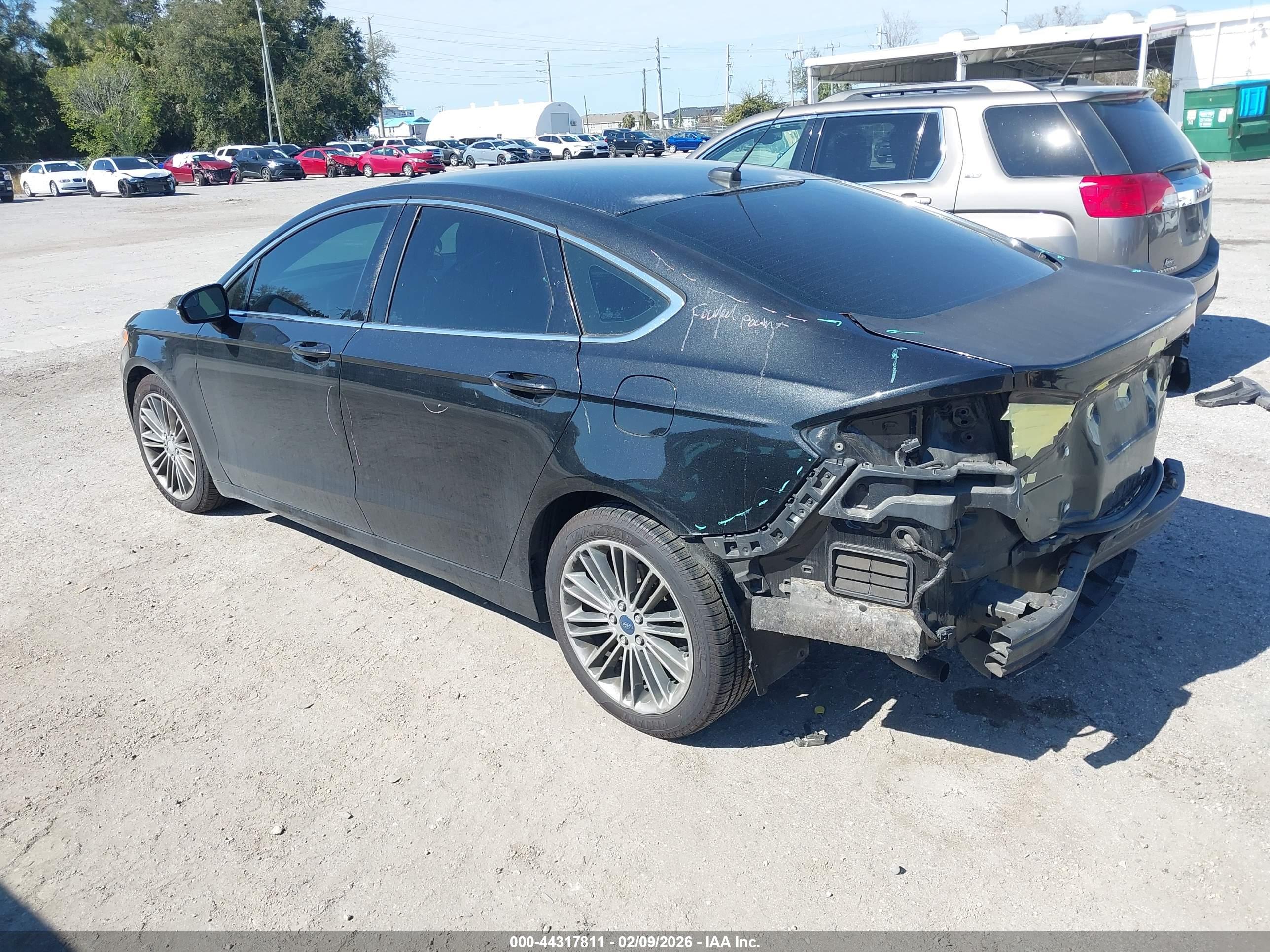 FORD FUSION image 3