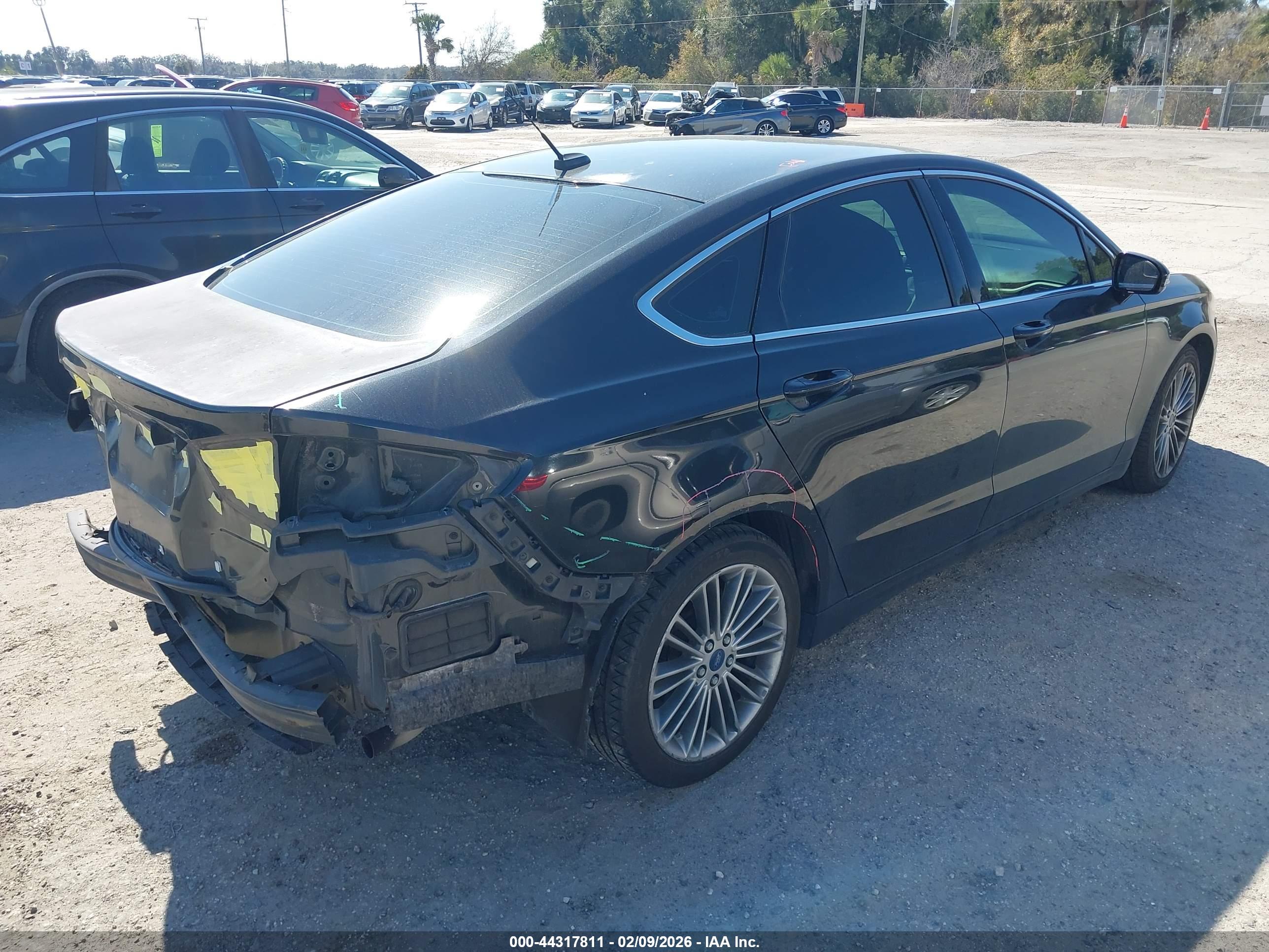 FORD FUSION image 4