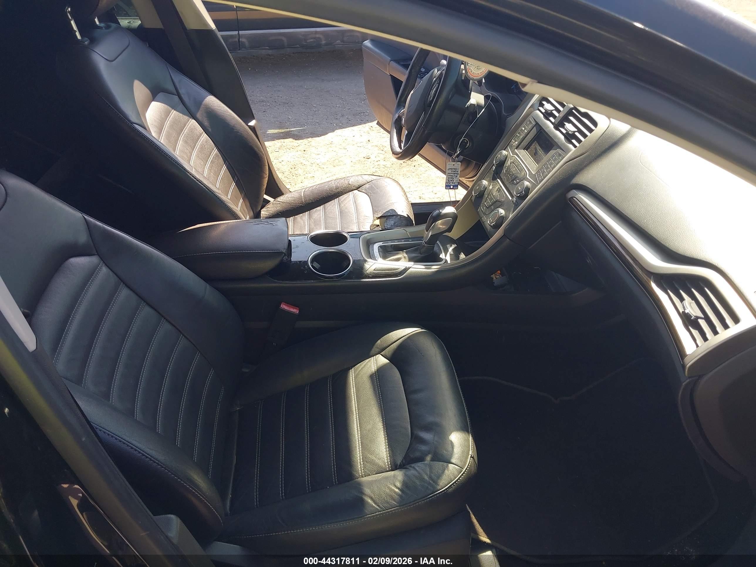 FORD FUSION image 5