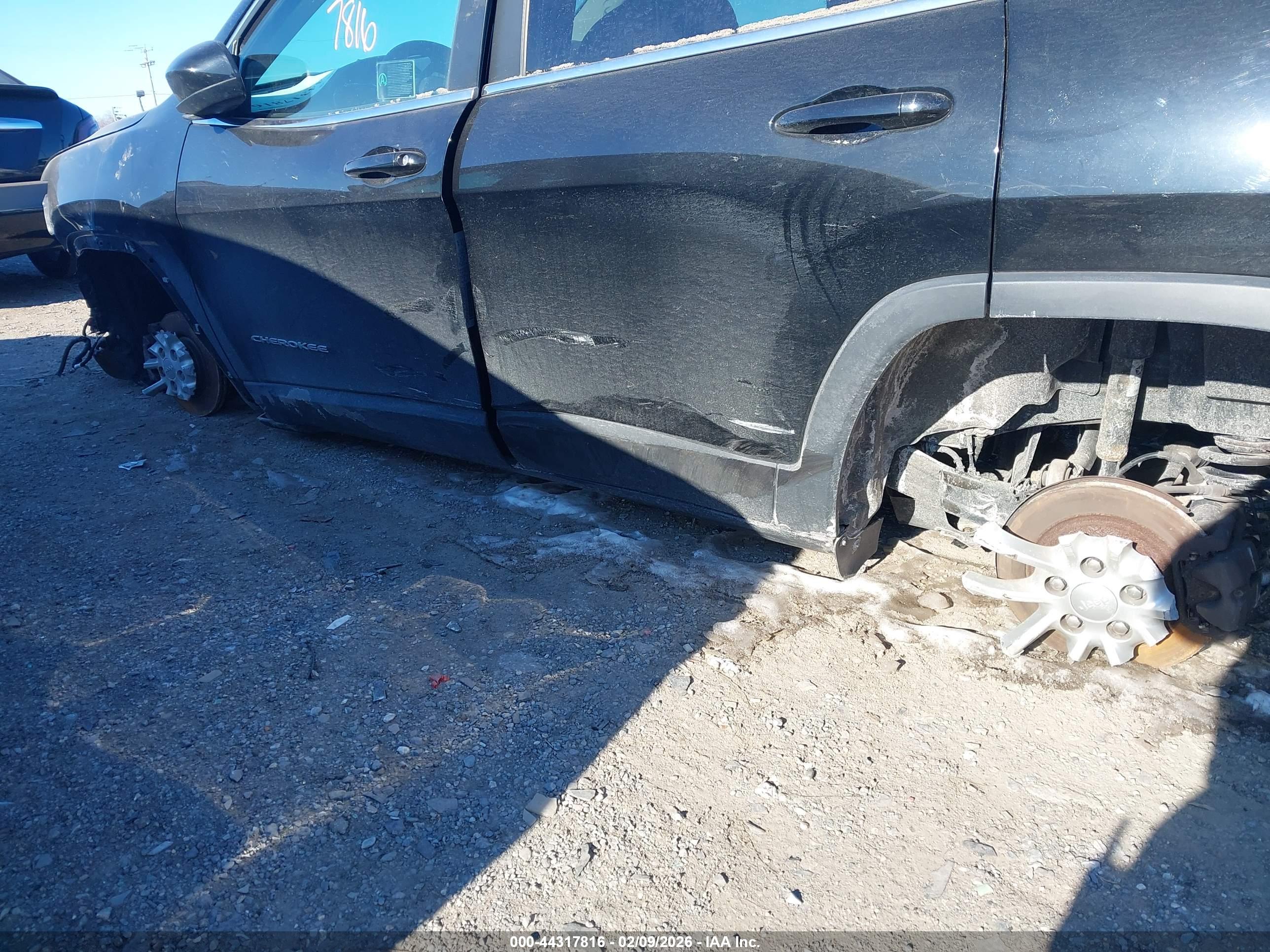 JEEP CHEROKEE image 6