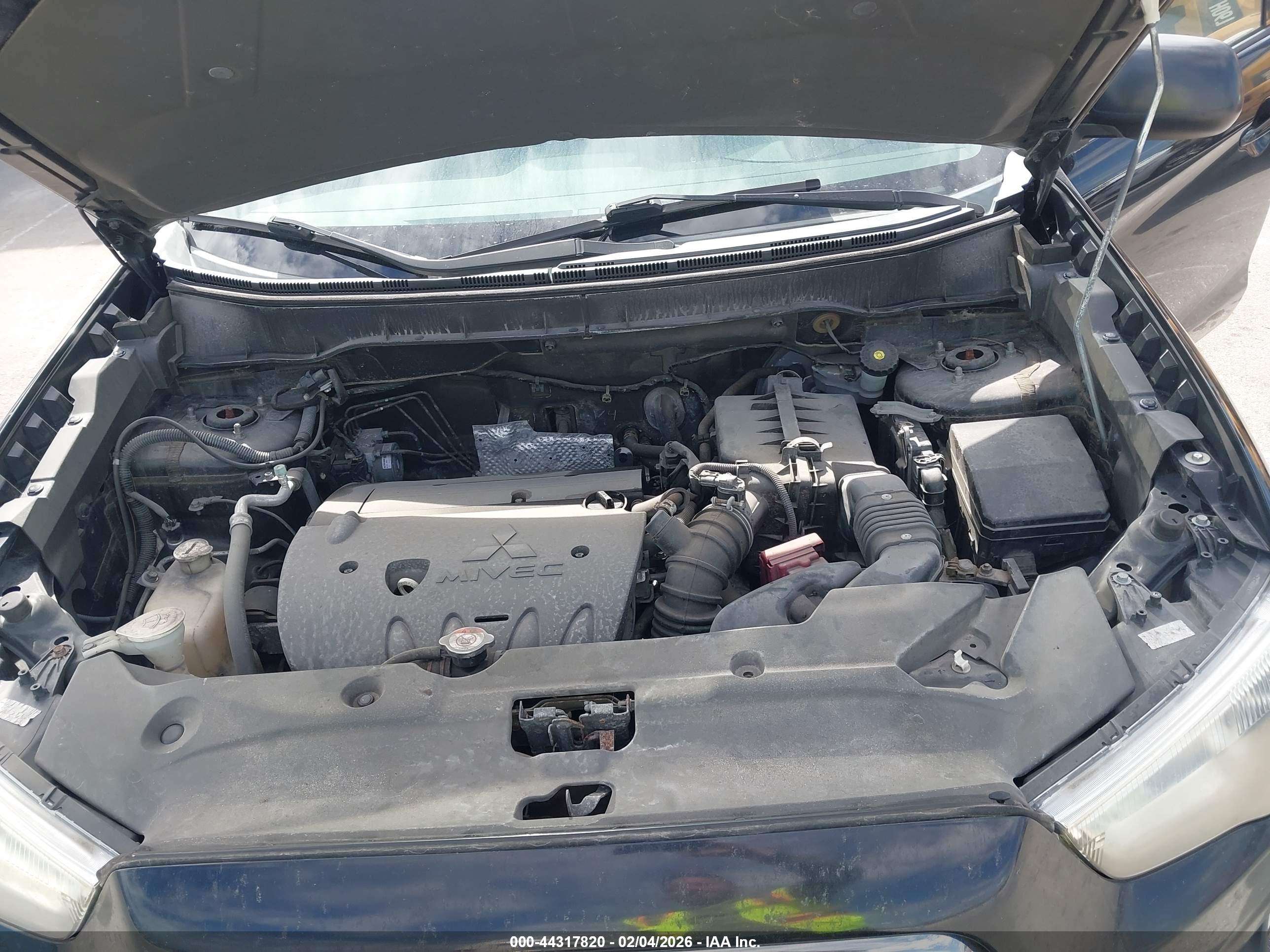 MITSUBISHI OUTLANDER image 10