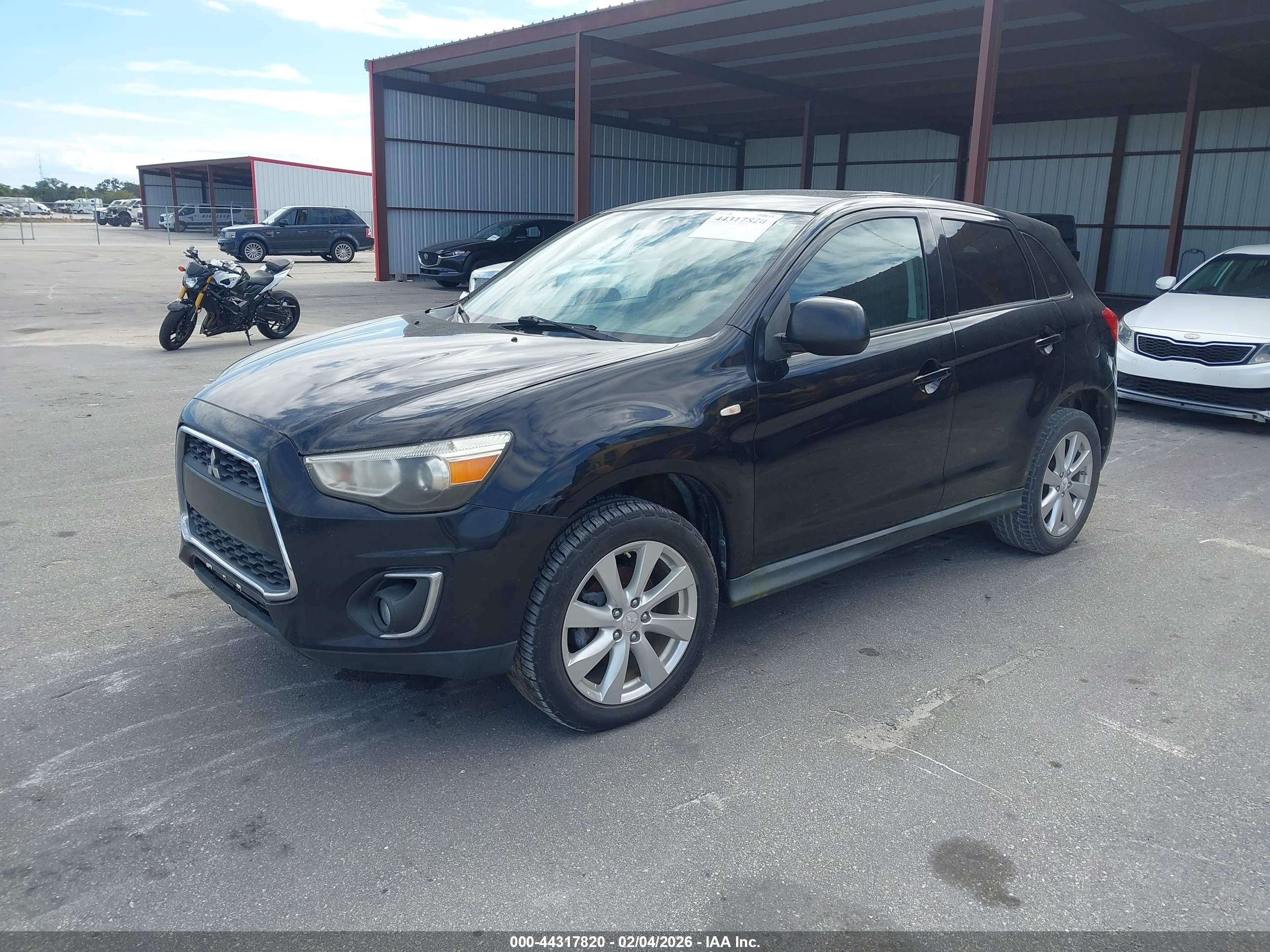 MITSUBISHI OUTLANDER image 2