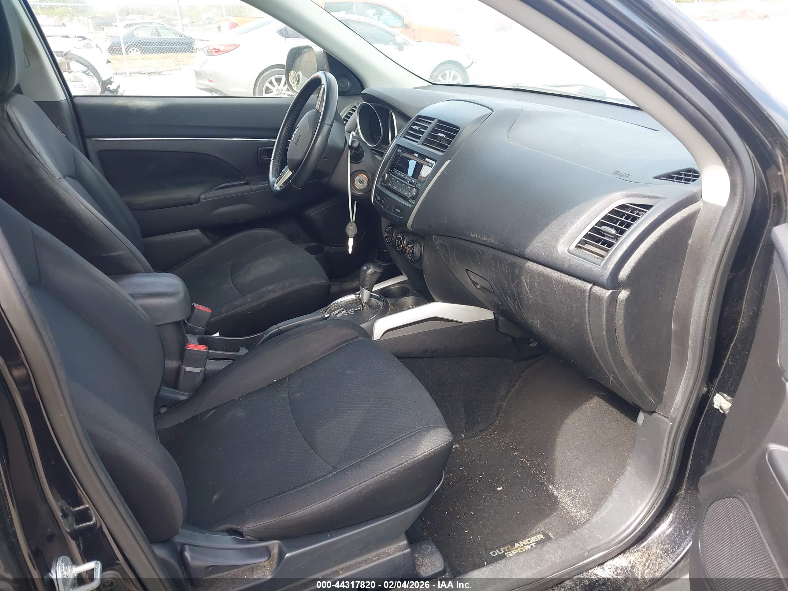 MITSUBISHI OUTLANDER image 5