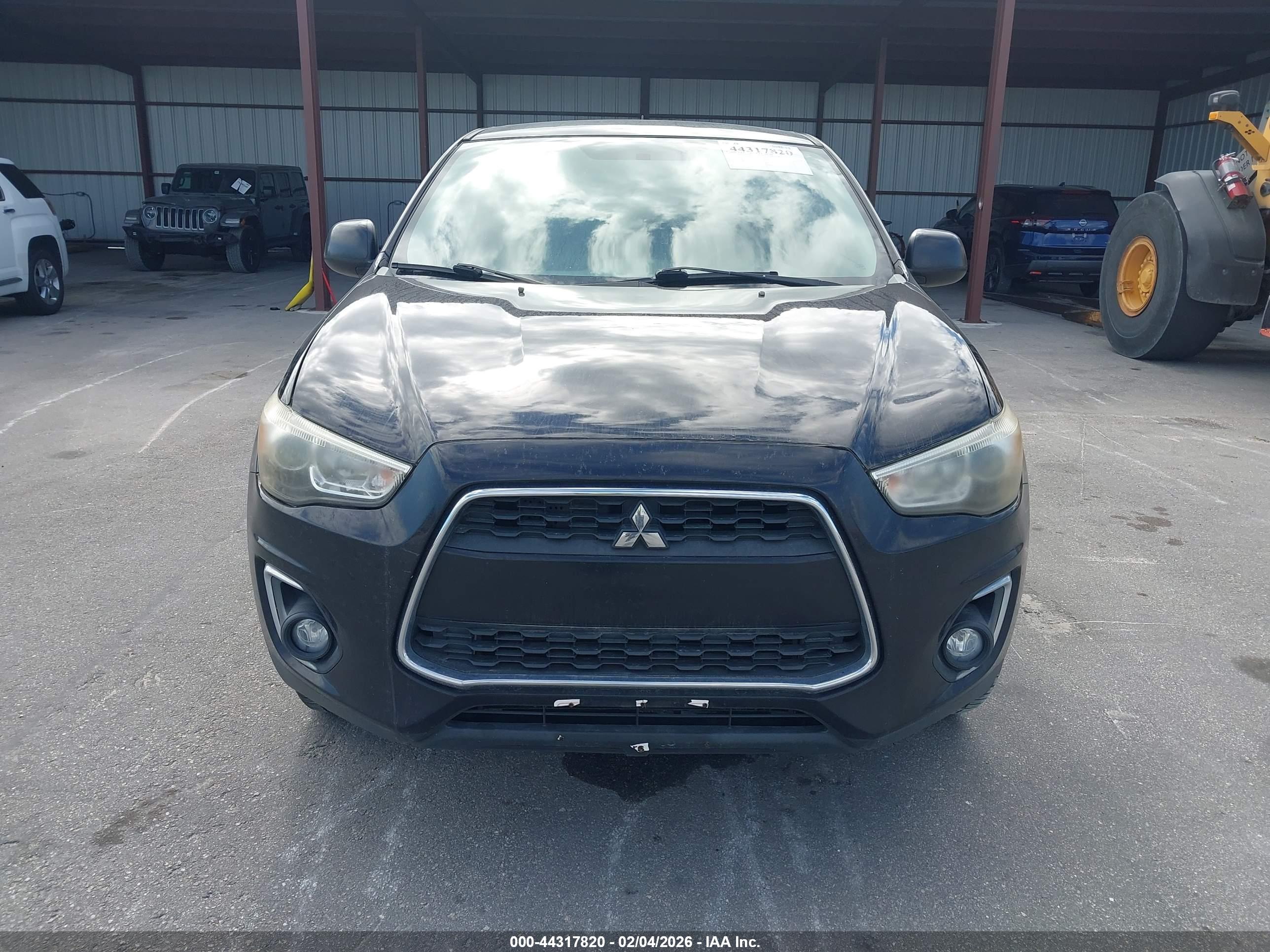 MITSUBISHI OUTLANDER image 6