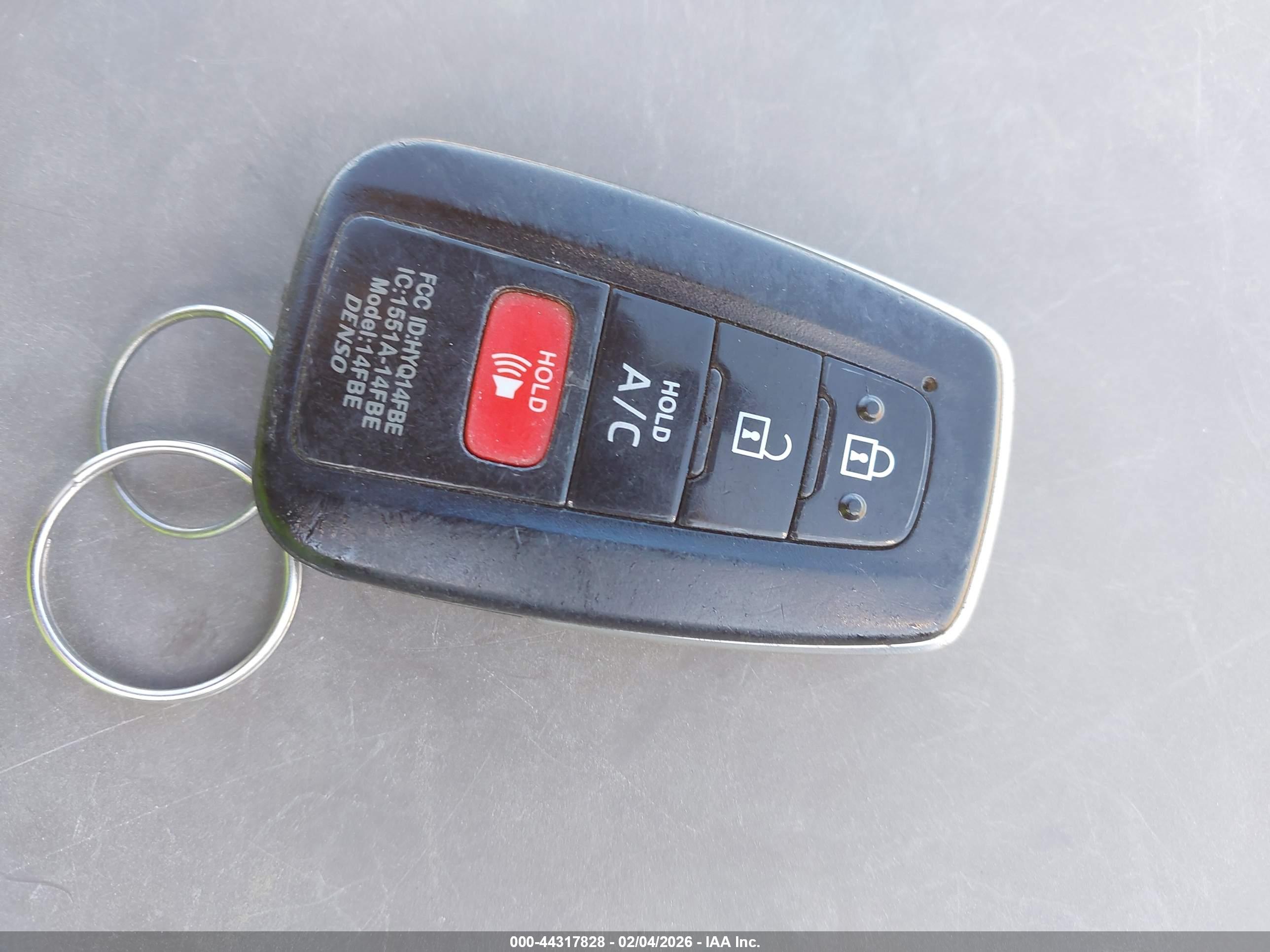 TOYOTA PRIUS image 11