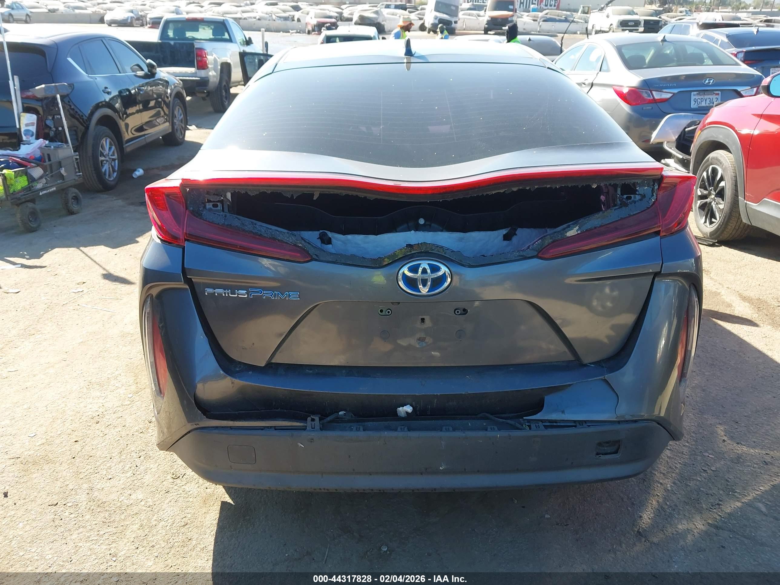TOYOTA PRIUS image 6
