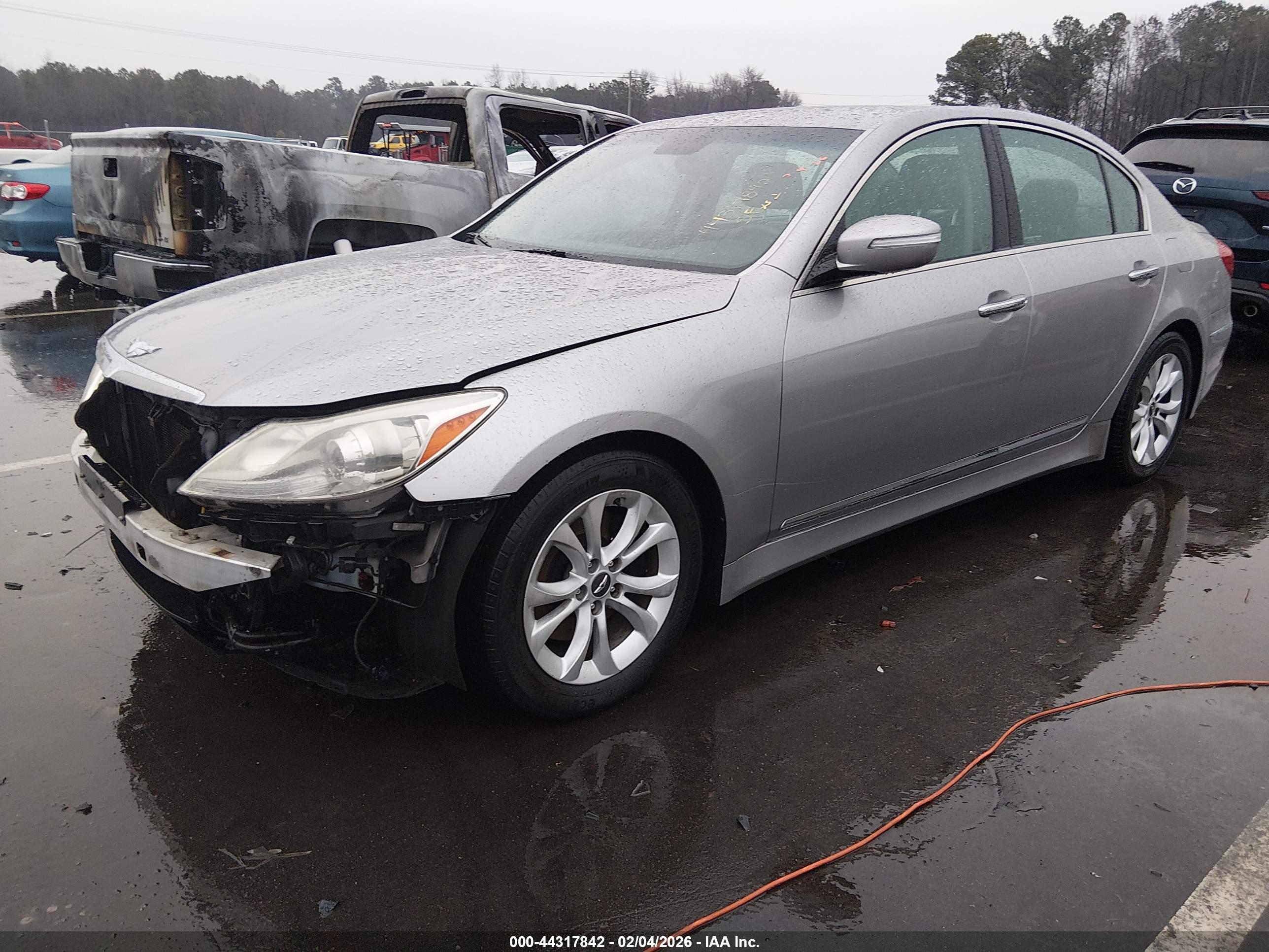 HYUNDAI GENESIS image 2