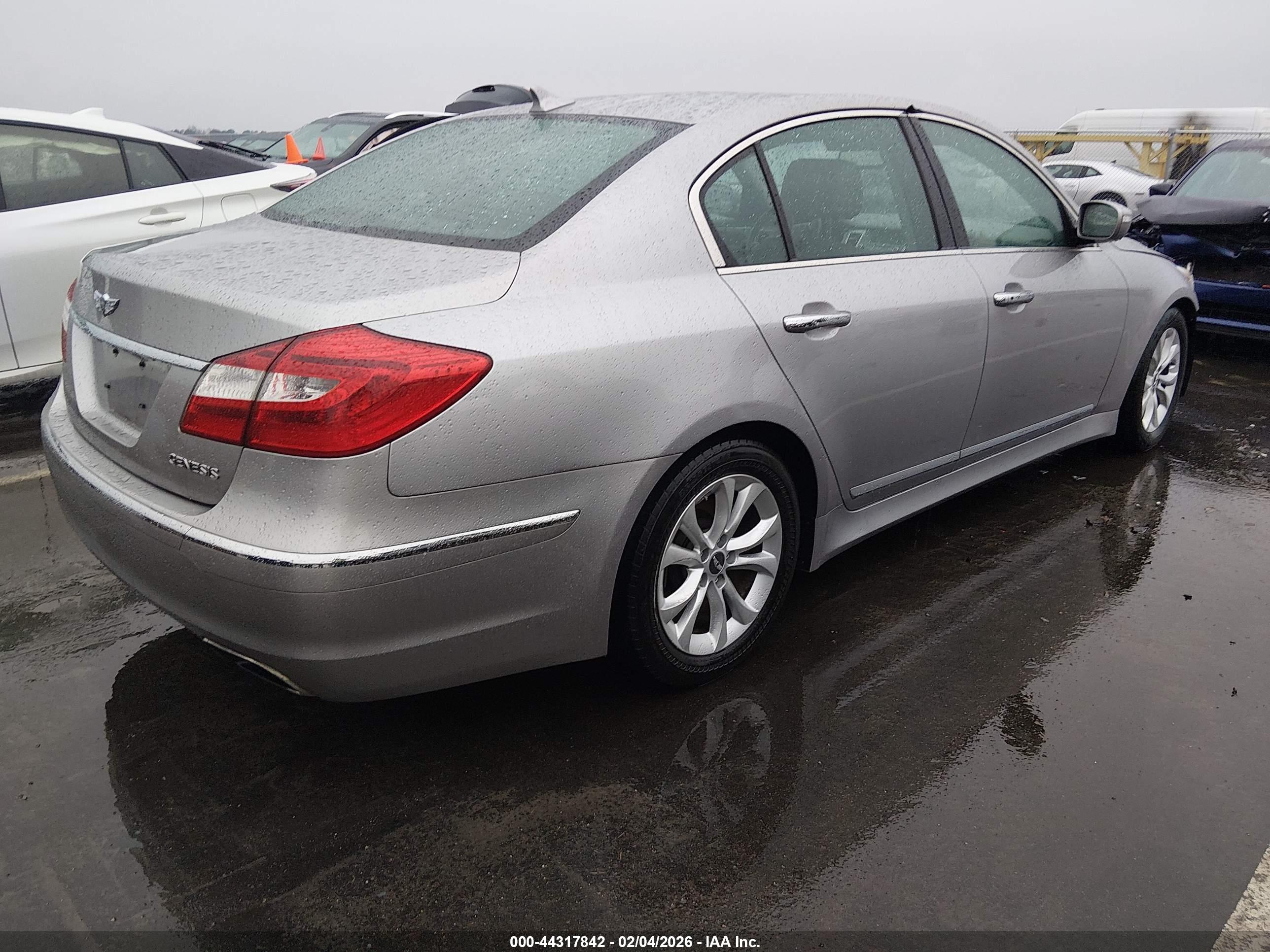 HYUNDAI GENESIS image 4