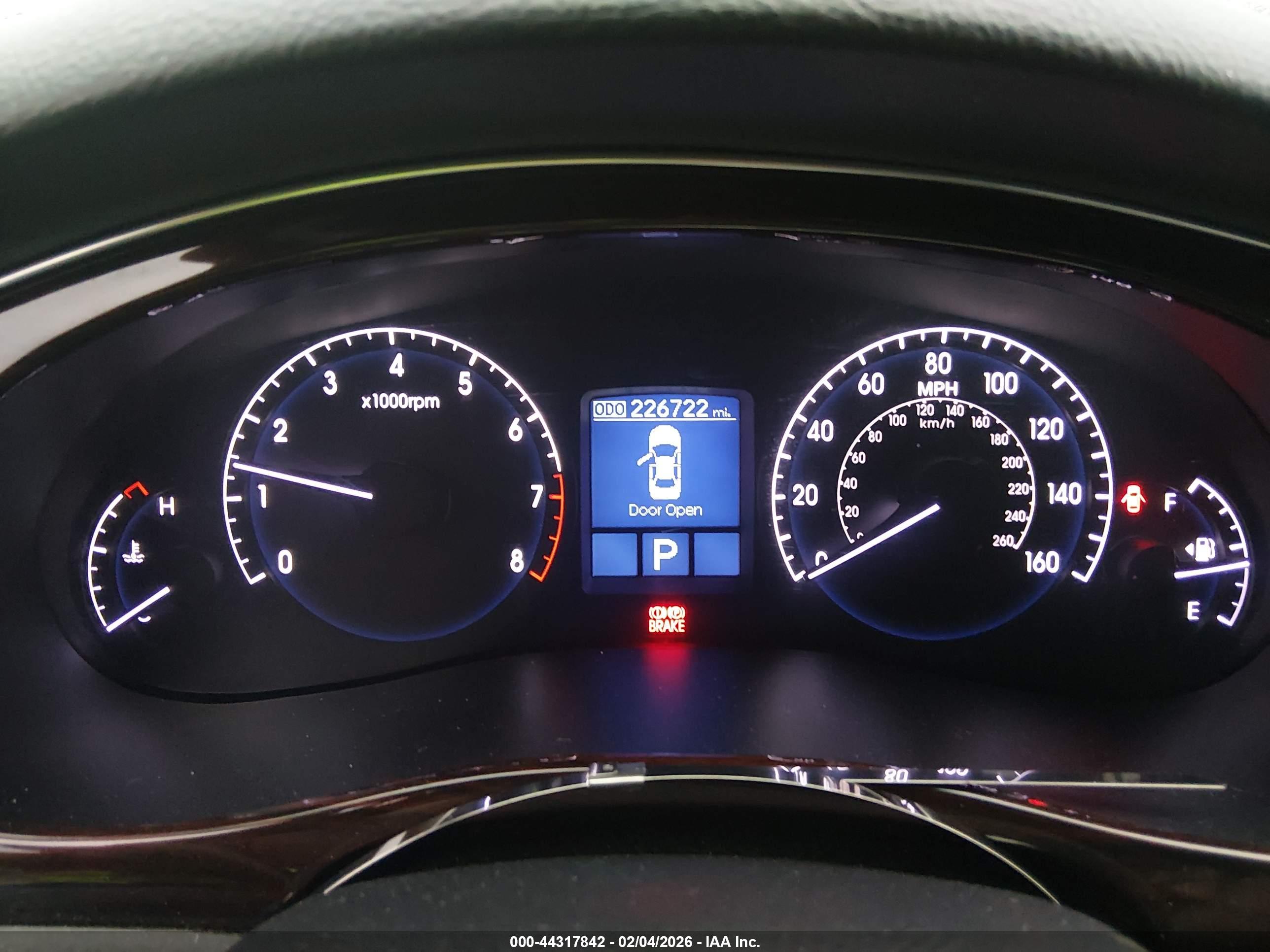 HYUNDAI GENESIS image 7
