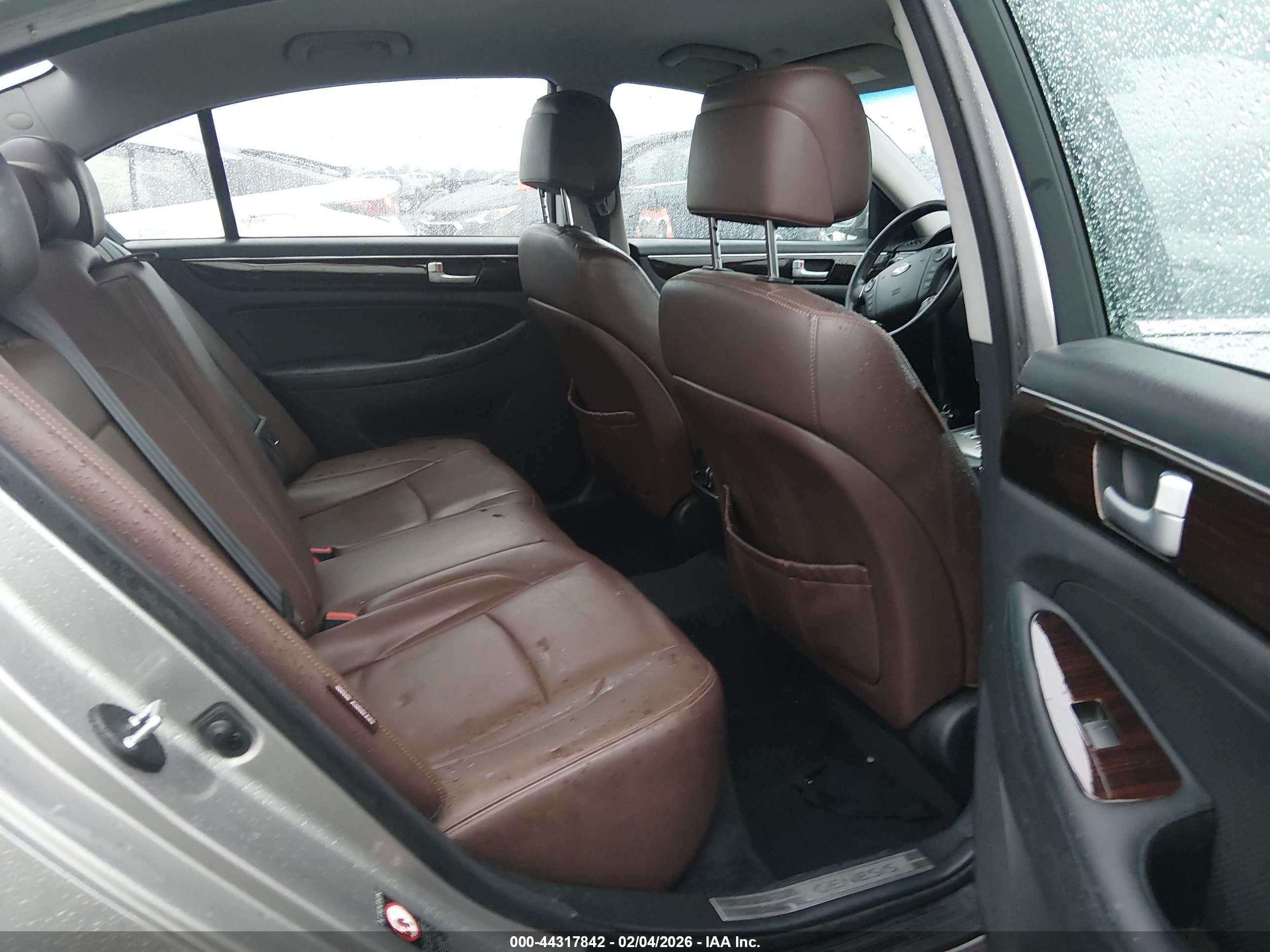 HYUNDAI GENESIS image 8