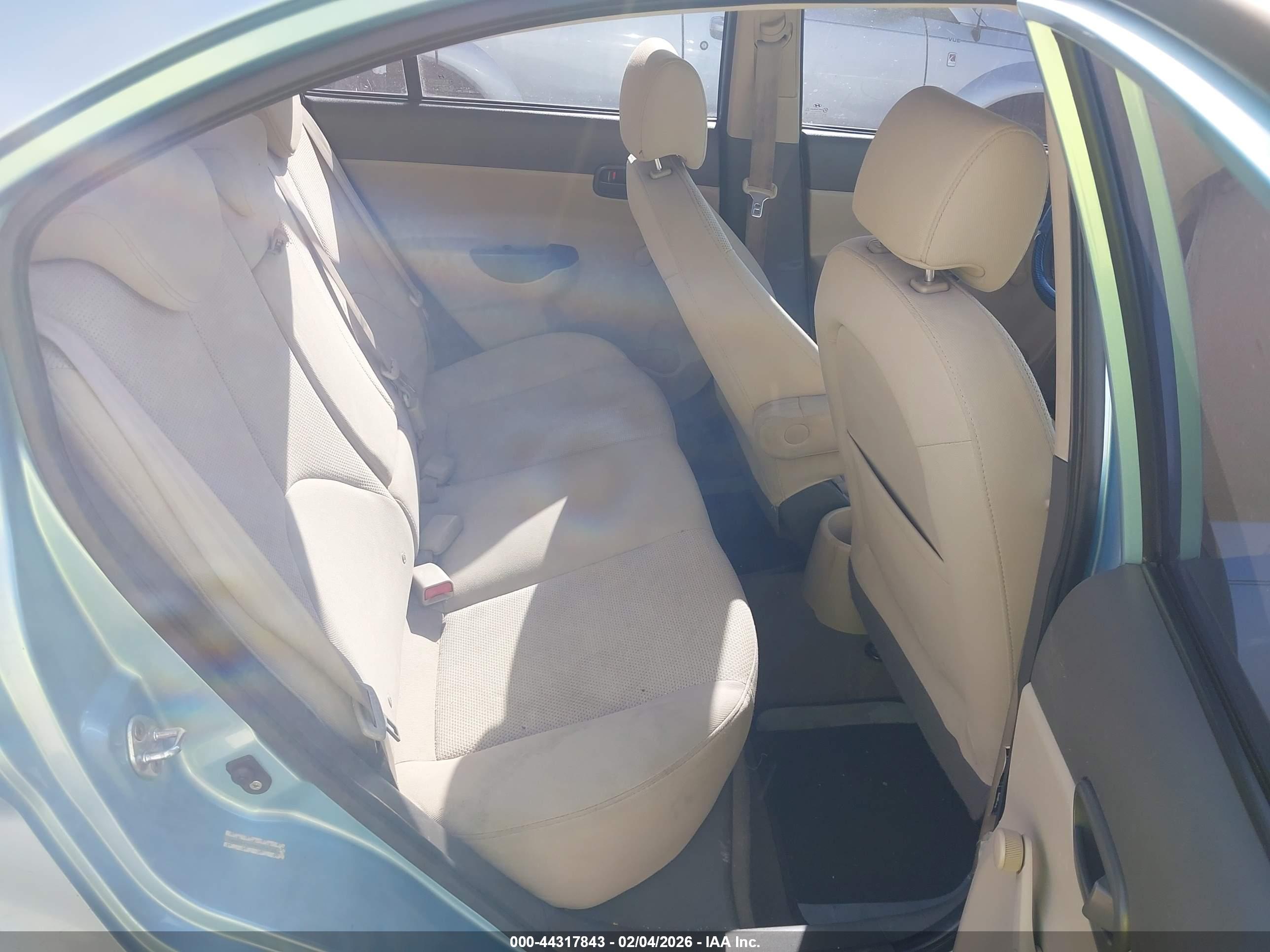 HYUNDAI ACCENT image 8