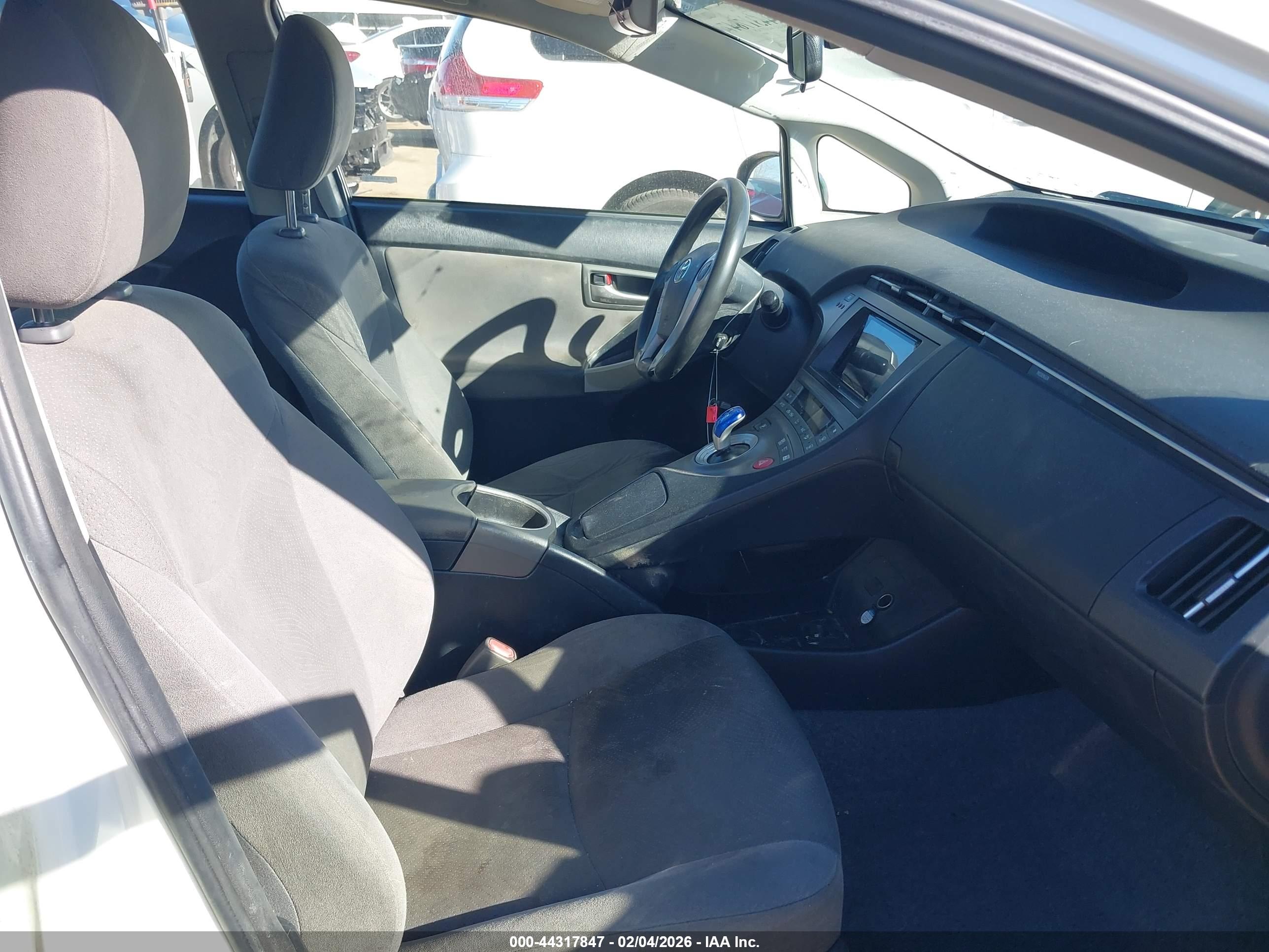 TOYOTA PRIUS image 5