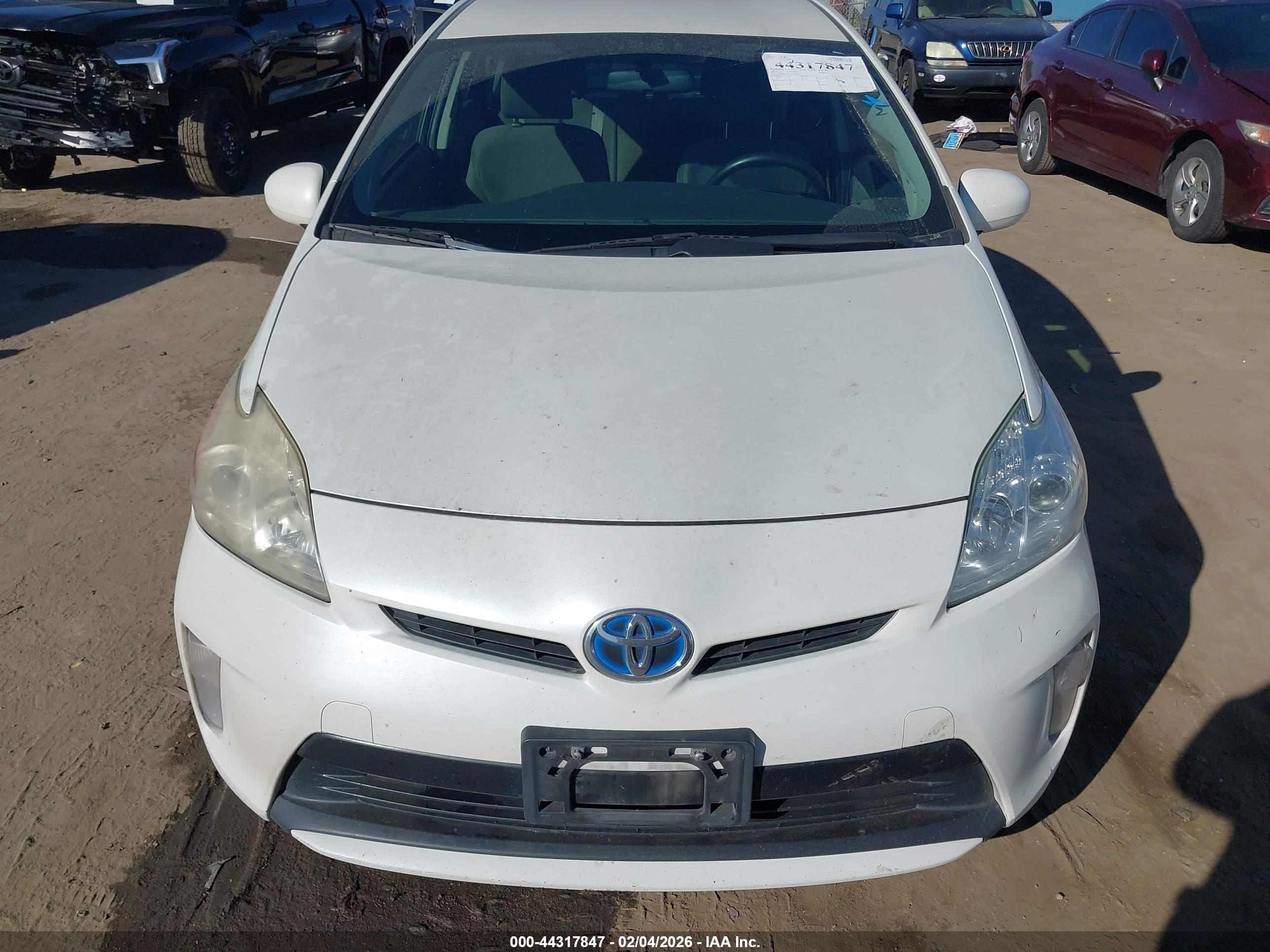 TOYOTA PRIUS image 6