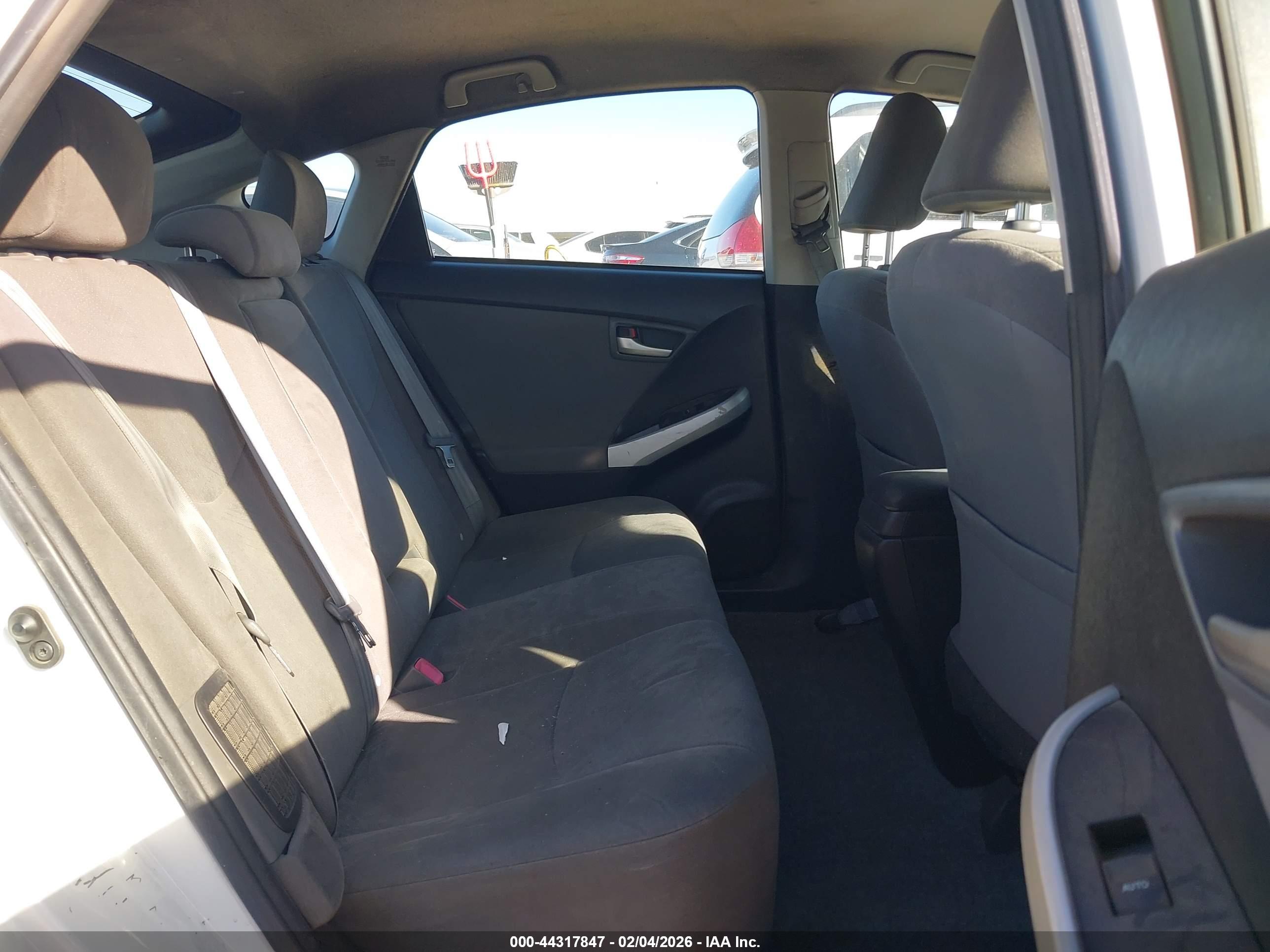 TOYOTA PRIUS image 8