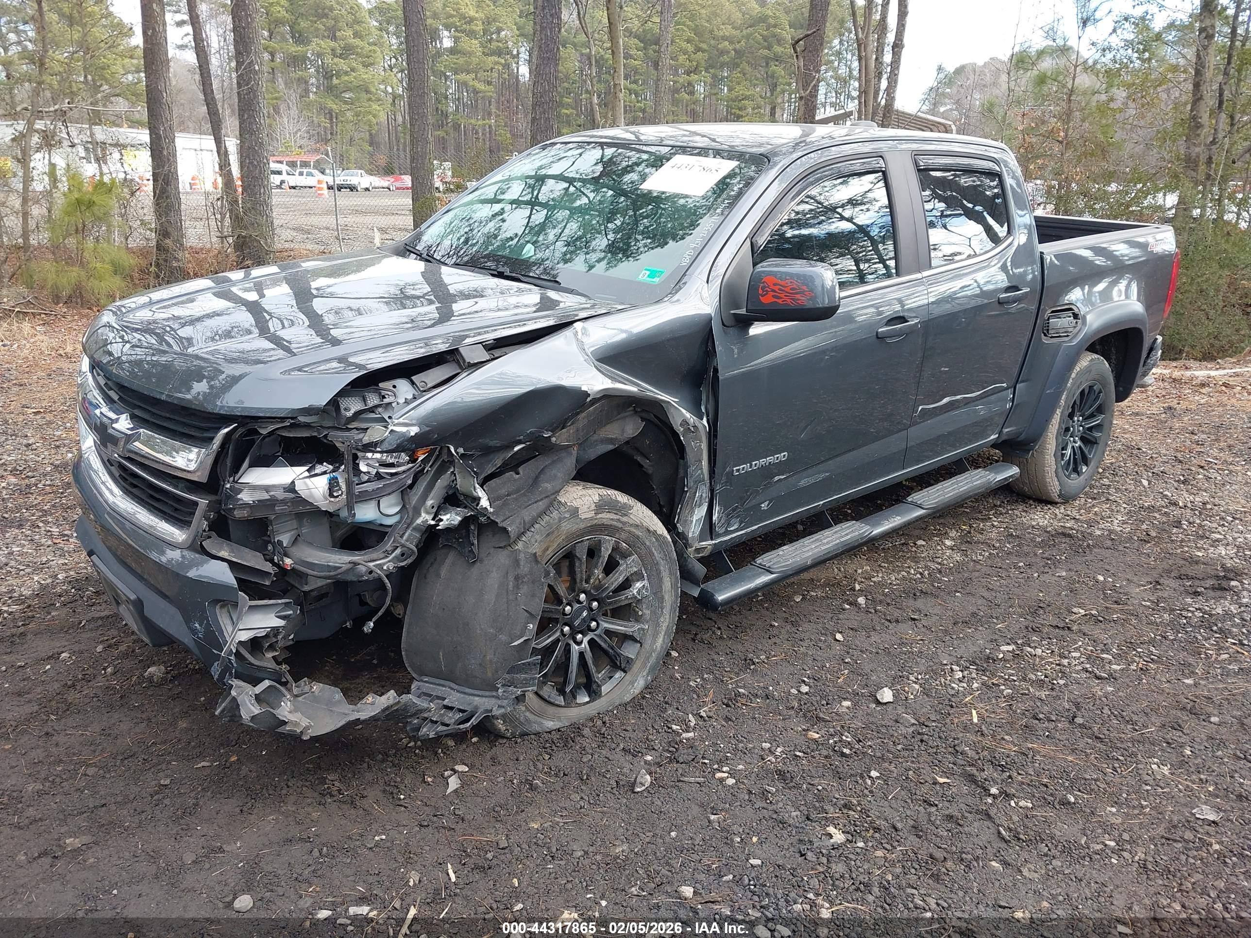 CHEVROLET COLORADO image 2