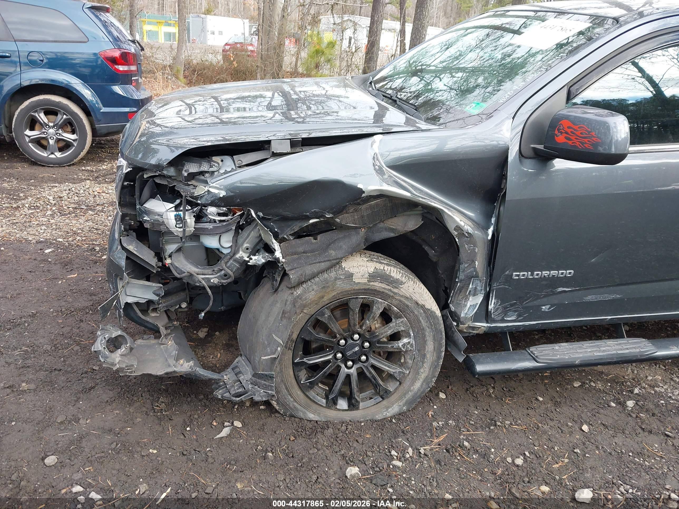 CHEVROLET COLORADO image 6